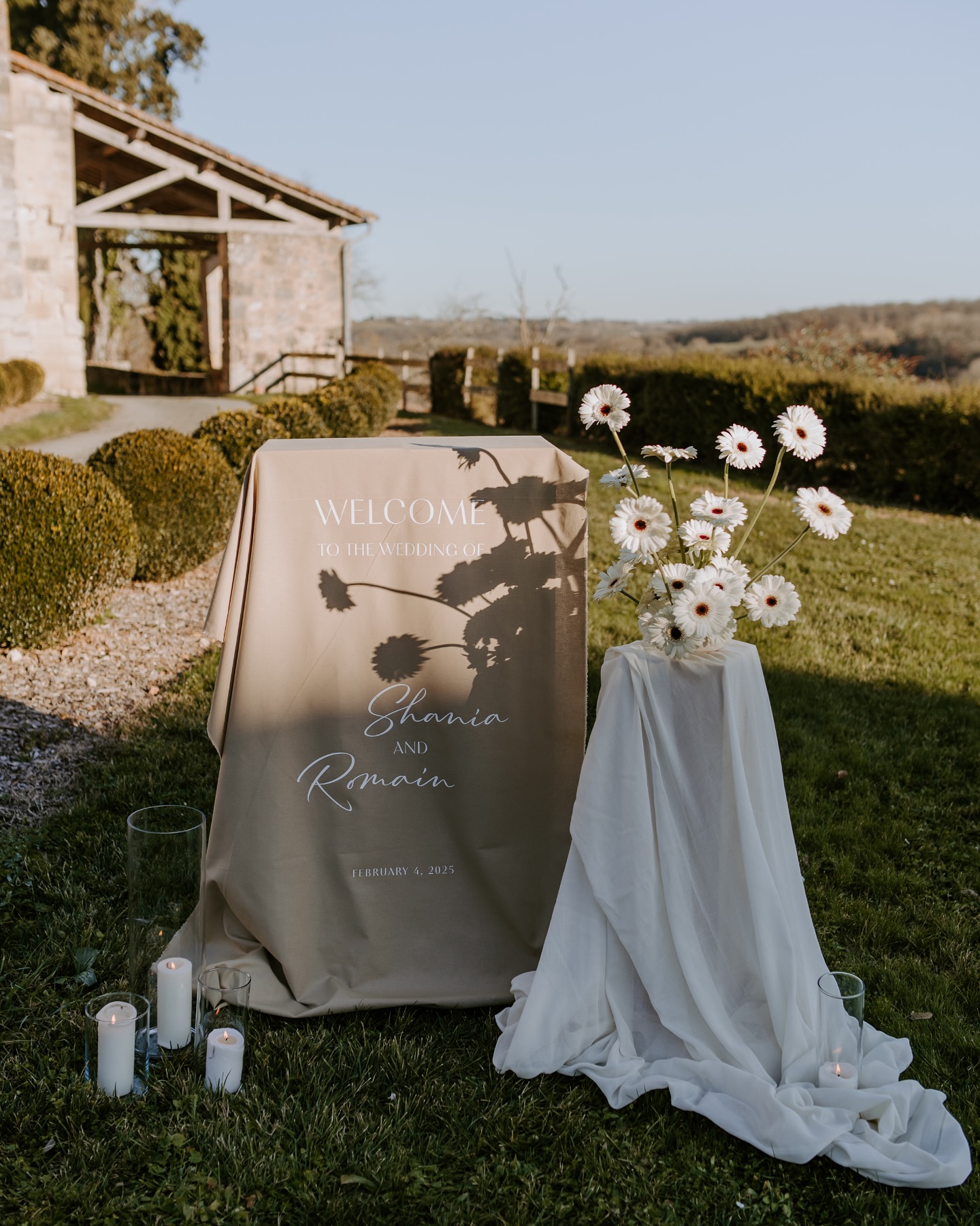 Invite your loved ones to step into your storyโฆ It all begins here, with the welcome board ๐ค
๐ซ๐ท
Invitez vos proches ร entrer dans votre histoireโฆ Tout commence ici, avec le welcome board ๐ค
Team du love :
Planner @sun_day_wedding
Venue @chateaudepoudenas
Photographer @blondieconfettis
Videographer @jp_rabier
Decor furnitures @cocotteetcoquette
Floral design @lesrenouees.floral
Cake design @bonjour.gateau
MUA @marieguerlainmua
Hairstyle @arrowkihair
Stationery @le_studio_kolibri
Dress @ana_des_cabanasses
Suit @latelier5_bordeaux
Jewels @celinni_diamant_bordeaux
Lovebirds @romainescarpit @shania_lair
#weddinginfrance #frenchwedding #bridetobe #weddingcastle #weddingbordeaux #monumenthistorique