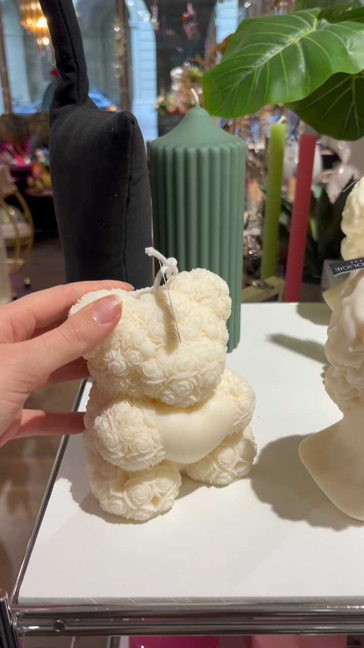 🕯️😍 Wir können kaum die Finger von diesen atemberaubenden Kerzen von @engelskerzen lassen!
#cadobern #bern #bernshopping #giftshop #geschenkladen