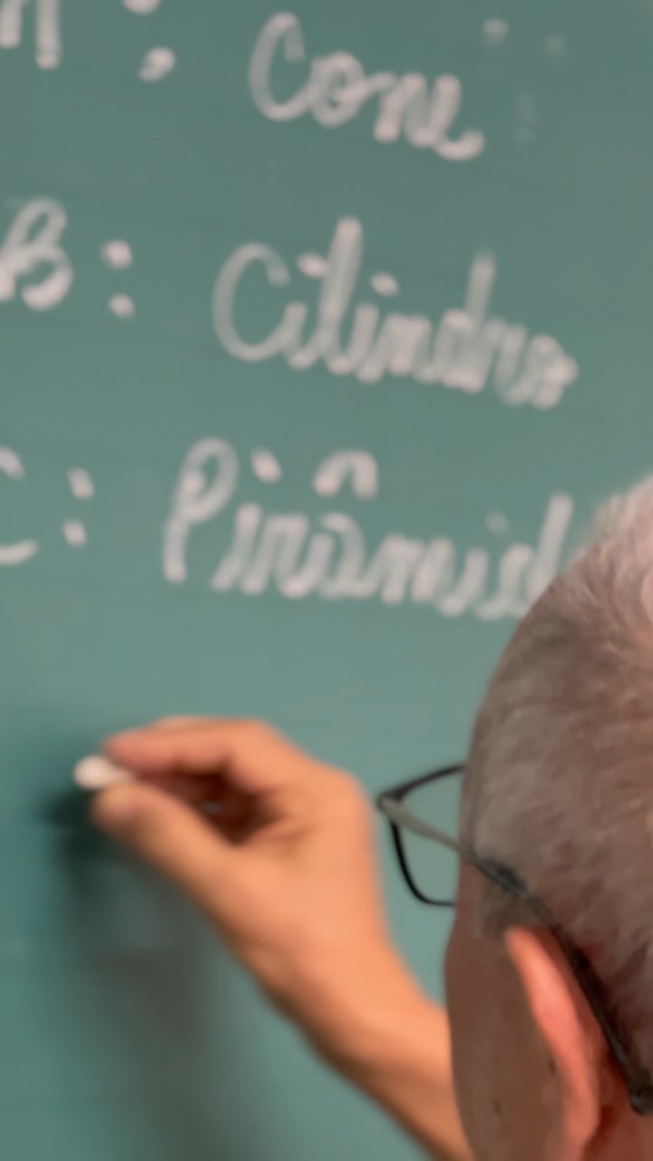 📅 2025: Um ano de celebração e aprendizado no Colégio Rodhum!
🎉 25 anos de tradição e excelência em educação!
Neste ano especial, comemoramos um marco incrível: 25 anos formando gerações de líderes e cidadãos responsáveis na Brasilândia. Uma trajetória construída com dedicação, inovação e amor pela educação!
📚 Geometria espacial: a chave para o sucesso!
Nossos alunos exploram o universo dos poliedros e da geometria espacial, desenvolvendo habilidades matemáticas e espaciais que estimulam a criatividade e a curiosidade.
Seguimos firmes no compromisso de transformar vidas por meio do conhecimento! 🚀✨
#ColégioRodhum #25Anos #Educação #GeometriaEspacial #Poliedros