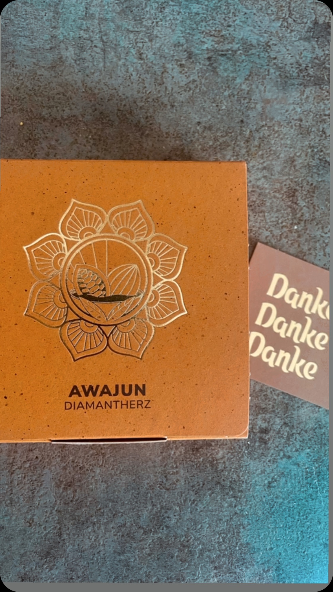 ✨ Kakao & Yoga – eine perfekte Verbindung ✨🍫🧘♀️
Ich habe den neuen Kakao Awajun von Kakao Mischa getestet – und ich bin begeistert! Dieser reine Zeremonie-Kakao begleitet meine Praxis und schenkt mir einen bewussten Moment der Achtsamkeit.
🌿 100% purer Kakao – voll mit Nährstoffen & Energie
💖 Handgefertigt & liebevoll verpackt – mit inspirierenden Kärtchen
🧘♀️ Perfekt für Meditation & Yoga – öffnet das Herz & beruhigt den Geist
Ob als Morgenritual, zur Entspannung oder als Begleiter meiner Yoga-Praxis – dieser Kakao ist ein echter Gamechanger!auch Körper & Geist nährt.
🌿 100% reiner Zeremonie-Kakao
🧘♀️ Perfekt für Meditation & Yoga
💖 Mit liebevollen Affirmations-Kärtchen
☕ Willst du es ausprobieren? Dann teste gerne beim Kakaomischa
https://kakaomischa.de?sca_ref=8389089.JCFozeL2cs&sca_source=Instagram
#yoga #yogalove #zeremoniellerkakao #yinyoga #therapy4ufüssen #yogaliebe #yogaistfüralleda #mala #goldwerkschliersee #soulfulyoga