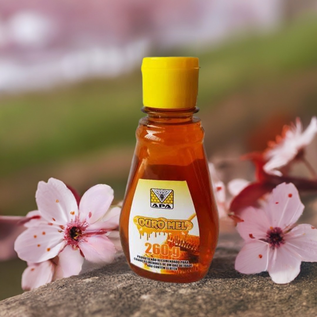 🍯✨ O que você acha de trocar o açúcar pelo mel? Além de mais saboroso, o mel traz vários benefícios para a sua saúde! Comece essa mudança hoje. Link in Bio #Mel #AdoçanteNatural #Saúde #VidaSaudável