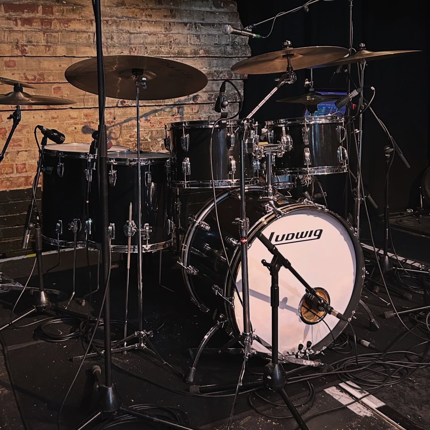 Liverpool aayeee
#drumsdrumsdrums #vf15 #drummer #drummergram #remodrumheads #ludwig #ludwigdrums #sessiondrummer #londonmusician #londonmusic #drummerinlondon #drum #drums #drumkit #drumset #instadrums #soundsfrommyattic #drumminglife #remoterecording #remotedrumtracks #remotedrumrecording