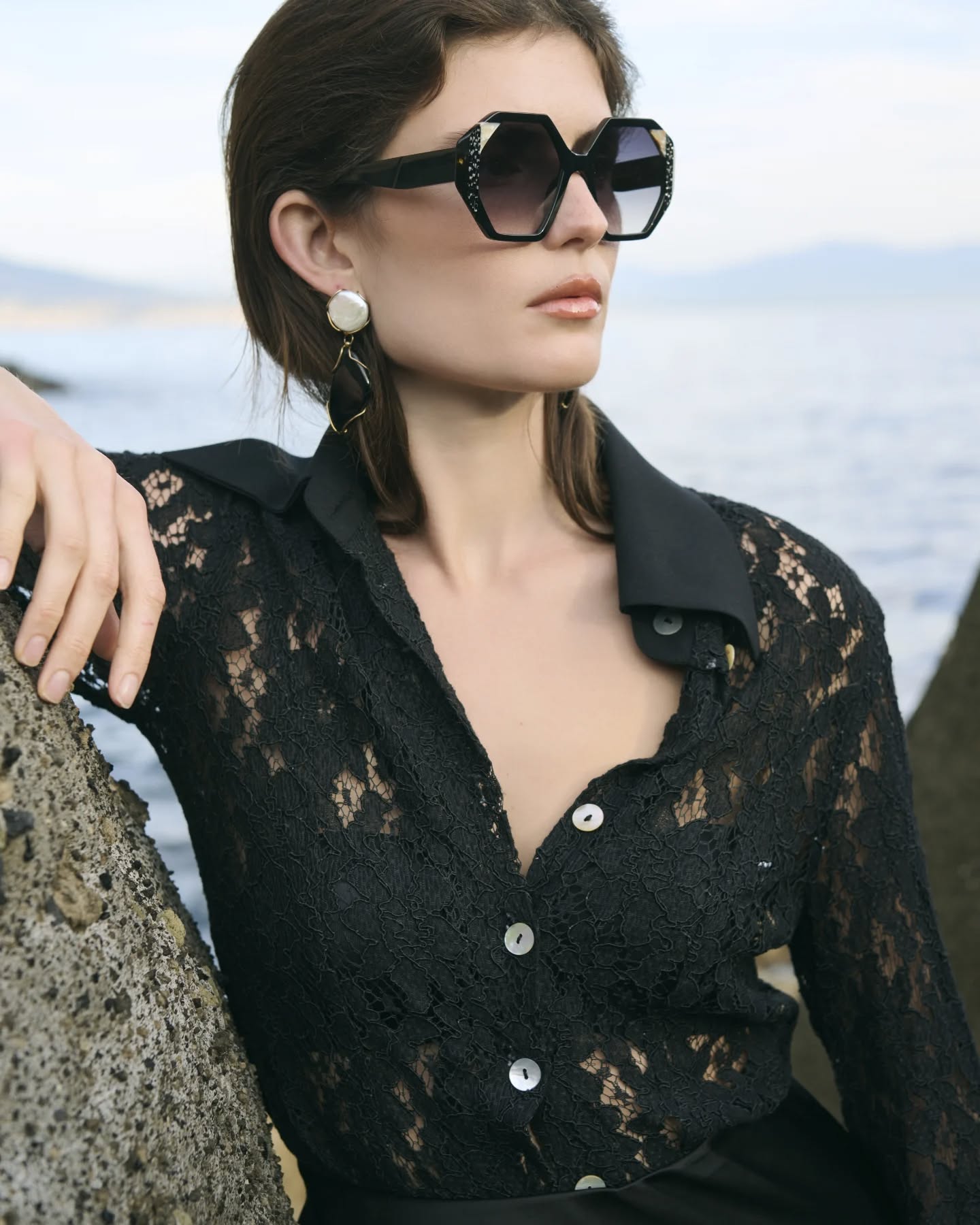 MAHILA est une collection italienne .
Les plaques d'acétate sont sublimes , cette marque est faite pour les femmes qui recherchent des modèles uniques permettant d'exprimer leur individualité.
#handcrafted #handmade #artist #amazing #girl #mahila #sunshine #sunglasses #lunette #lunettedesoleil #opticien#beautiful