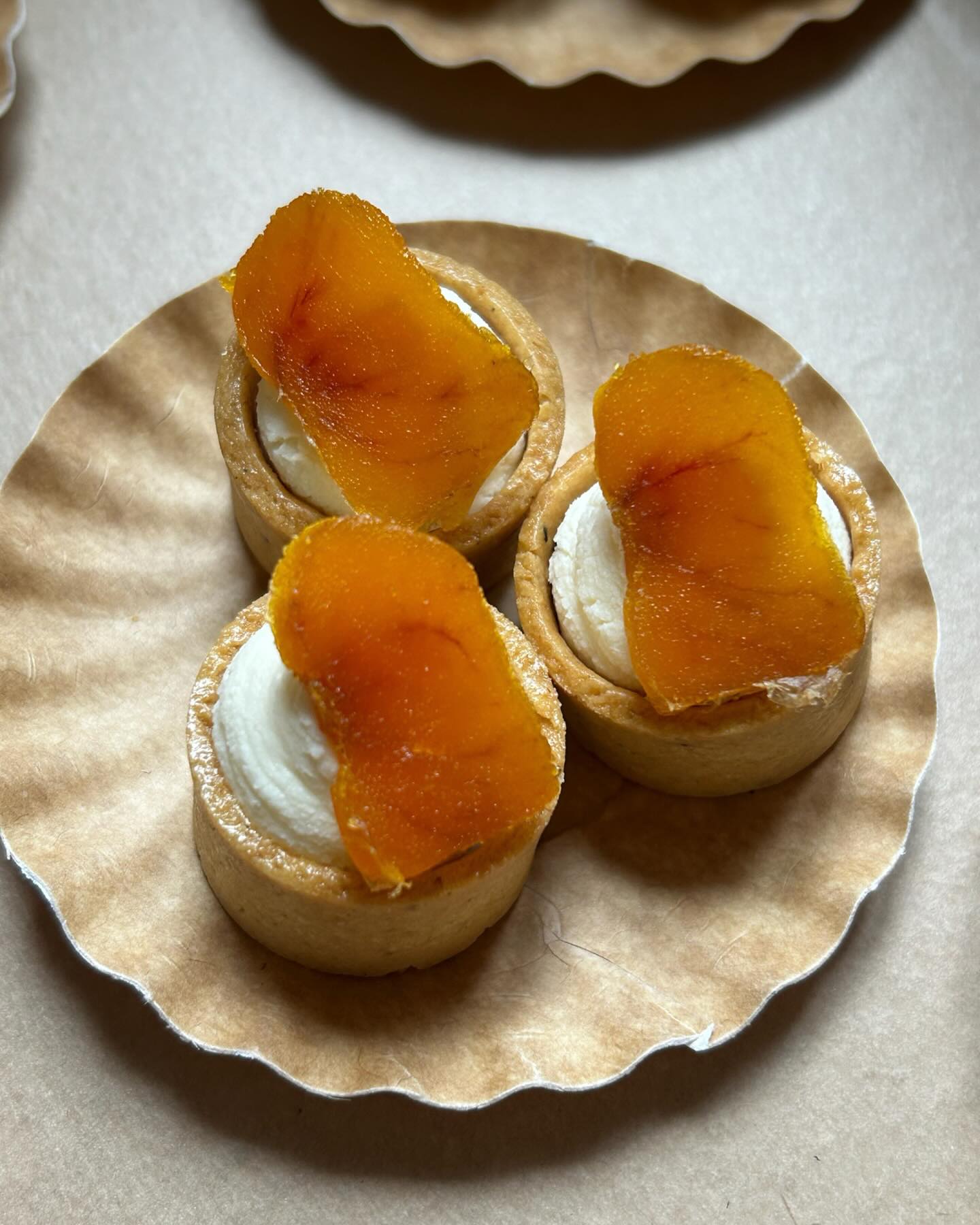 Something is cooking 🥮🍸 @goodkarmafood.event
#poutargue #tartelettes #piècescocktail #fingerfood #bouchées #traiteurparis #événementielparis #foodevent #catering #piècespersonnalisées #surmesure #fooddesign #goodkarmafood #GKF