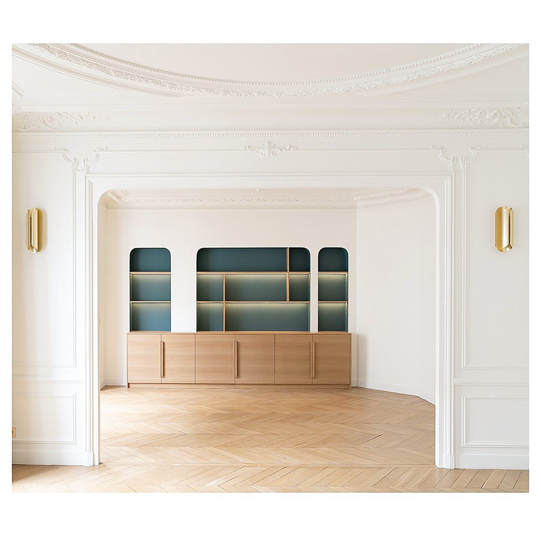 Projet Barbusse - Rénovation complète d’un appartement dans le centre de Paris www.costaudrenovation.com
#renovationmaison #renovationappartement #renovationparis #bibliothequederêve #bibliothequesurmesure #menuisier #menuiseries #parquetdesign #parquetchevron #menuiseriesurmesure #agencementintérieur #agencementinterieur #archilovers #archlovers #architecteparis #architectparis #frencharchitecture #frencharchitect