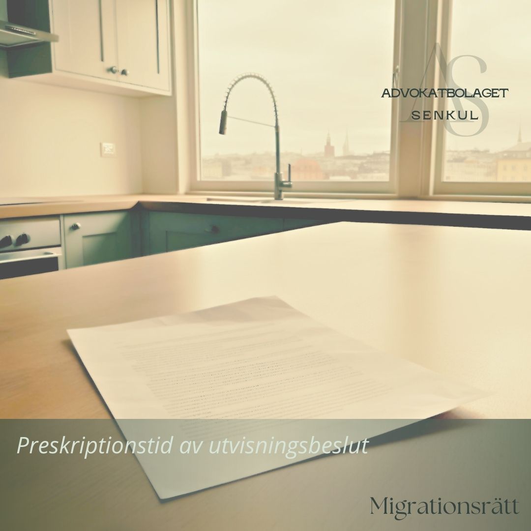 Ändrade regler för preskriptionstid av utvisningsbeslut från och med den 1 april 2025.
Ett beslut om utvisning har tidigare gällt i fyra år från att det vunnit laga kraft, oavsett om personen lämnat Sverige eller inte.
Enligt de nya reglerna kommer utvisningsbeslutet fortsätta gälla så länge personen är kvar i Sverige. Beslutet slutar gälla först fem år efter att personen lämnat Sverige. Så länge ett utvisningsbeslut gäller går det inte att söka asyl på nytt.
Lagändringen innebär att personer som stannar kvar i Sverige efter ett beslut om utvisning eller avvisning inte kan få tillgång till en vanlig prövning av asylskäl eller andra grunder för uppehållstillstånd. De kommer i stället att vara hänvisade till att anmäla så kallade verkställighetshinder - vilket på många vis innebär en begränsad prövning.
Den nya lagstiftningen ger också Migrationsverket möjlighet att besluta om ett längre återreseförbud än tidigare om en person inte reser ut från Sverige i tid.
¤
¤
¤
#advokatsenkul #advokat #utvisning #asyl #uppehållstillstånd #arbetstillstånd #familjeanknytning #verkställighetshinder #avslag #beslut #preskriptionstid #preskriberat #invandring #utlänningslagen #miration #migrationsrätt #migrationsregler #migrationsverket #sverige #stockholm
¤
¤
¤
(Bilden är AI-genererad).