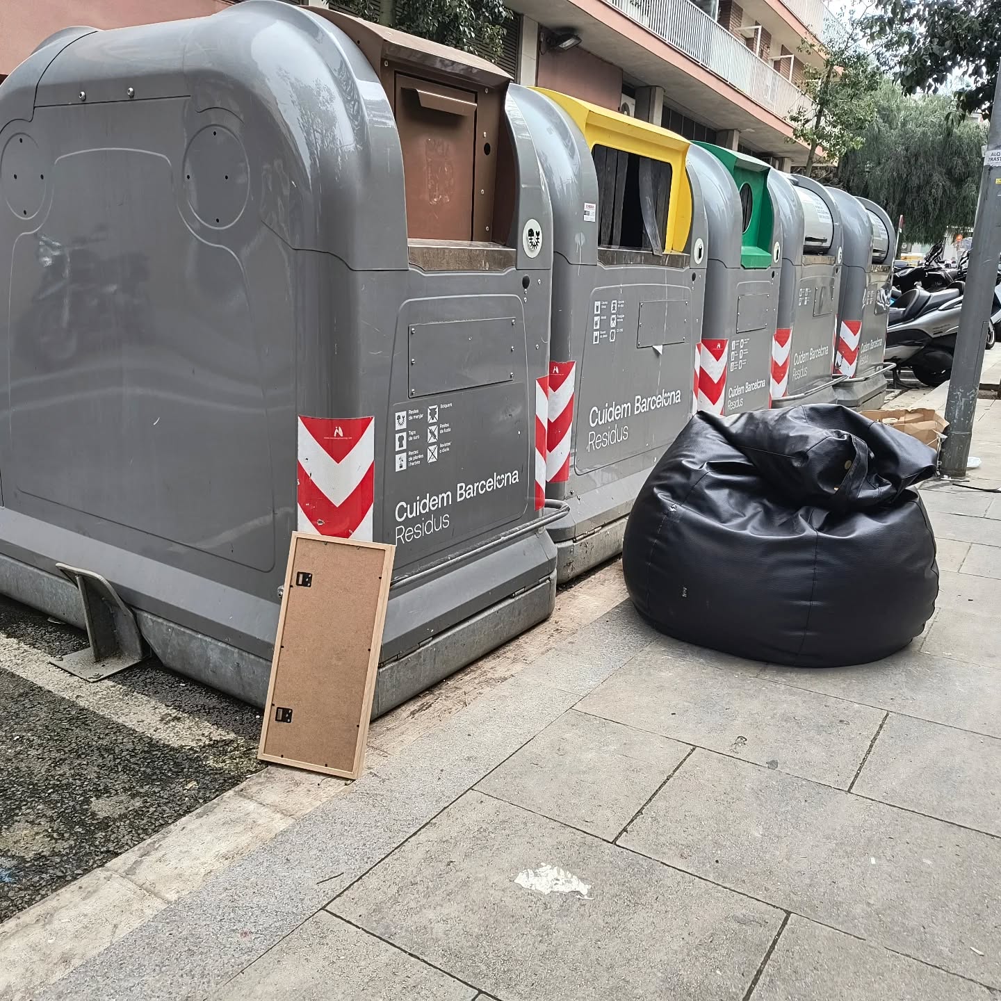 Marcos sin pretensiones.