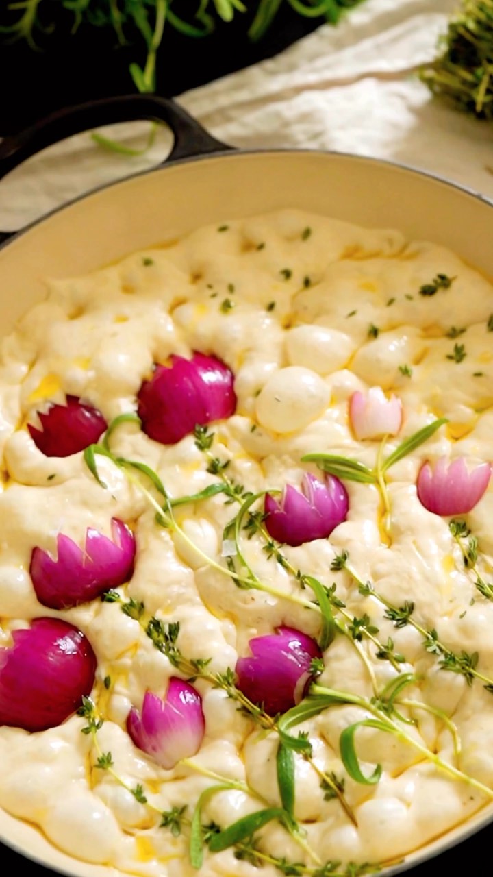 When your dough comes to life 🫧
#focaccia #fermentation #baking #bread #breadmaking #sourdough