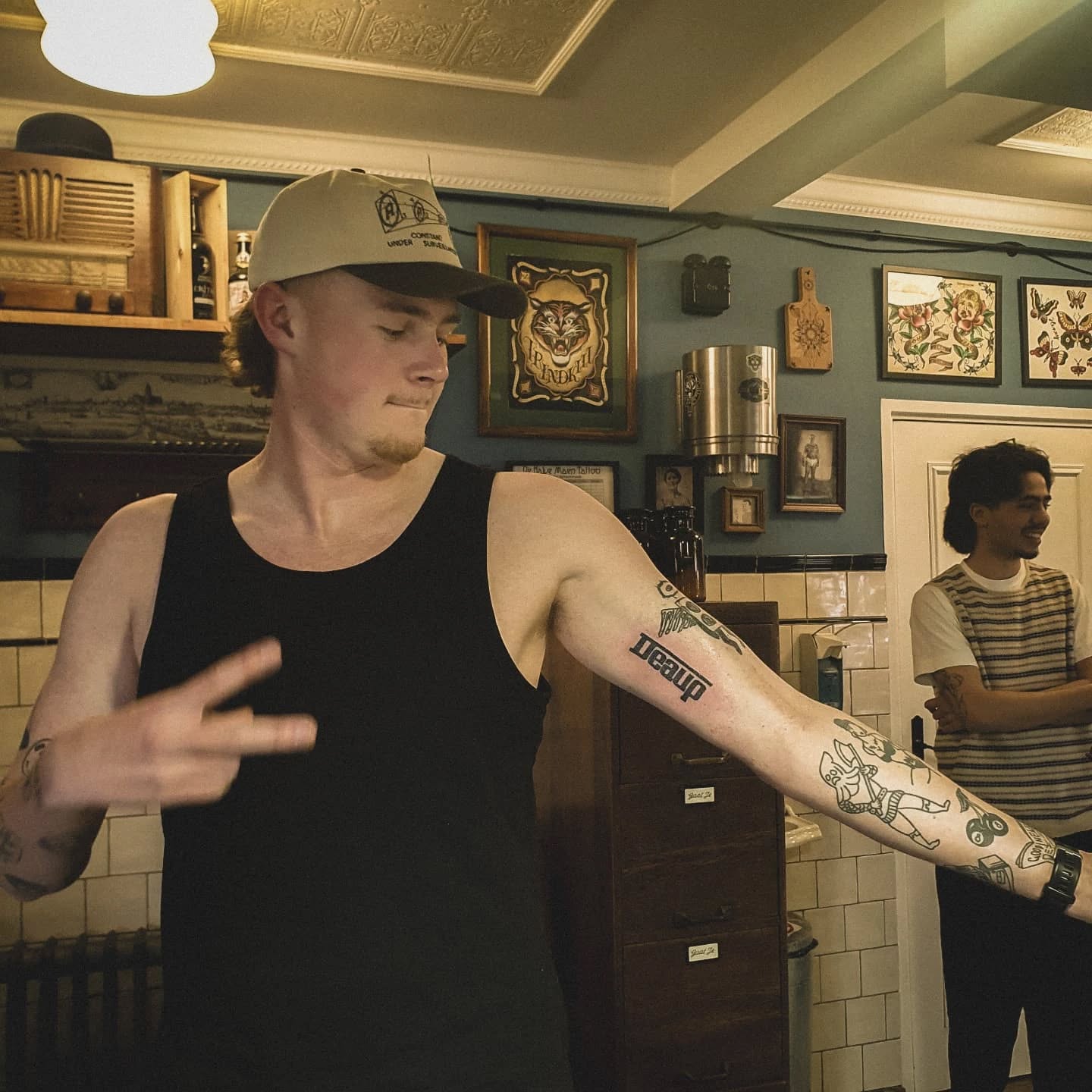 🌿Weekly Photodump!🌿
🌸 De lente zit in de lucht, en dat is te merken! Erg tof om weer oude én nieuwe gezichten in de shop te mogen verwelkomen.
☘️ Kleine of grote tattoos? Wij hebben op korte termijn plek voor jou afspraak!
#photodump #tattoolife #deventer #tattooshop #girlswithink #tattooshopvibes #tattoos #overijssel #goodtimes