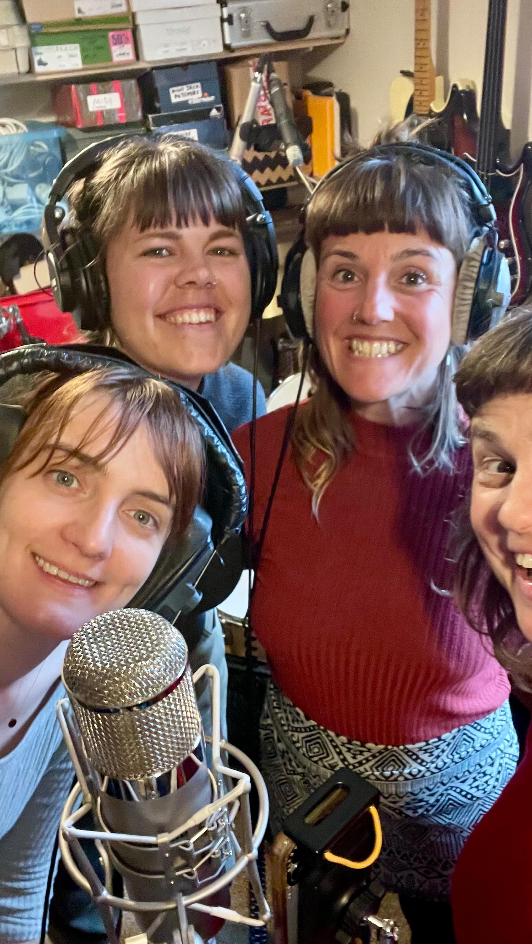🥰 Fringe Posse! 🤣 SUCH a joy to be in the studio with these amazing women recording my new song “One Voice”
🥰 So grateful to these beauties @jya.raine @kitty.stewart.music @elsa_field for adding their beautiful voices and harmonies to this song to celebrate life in all its diversities. Also big up to the fabulous @kaiohio for the lush backing of this track and to the lovely @ludophono for his studio skills on the day.
🌱 Feeling very excited to be working on some new music and to know so many wonderful people to collaborate with and lift it up 🙏🥰❤️🌸✨
#newmusic #wonderfulwomen #onevoice #weallbelong #diversity #landconnection #onetribe #onelove #onepeople #studiocollaboration #newventure #newlife