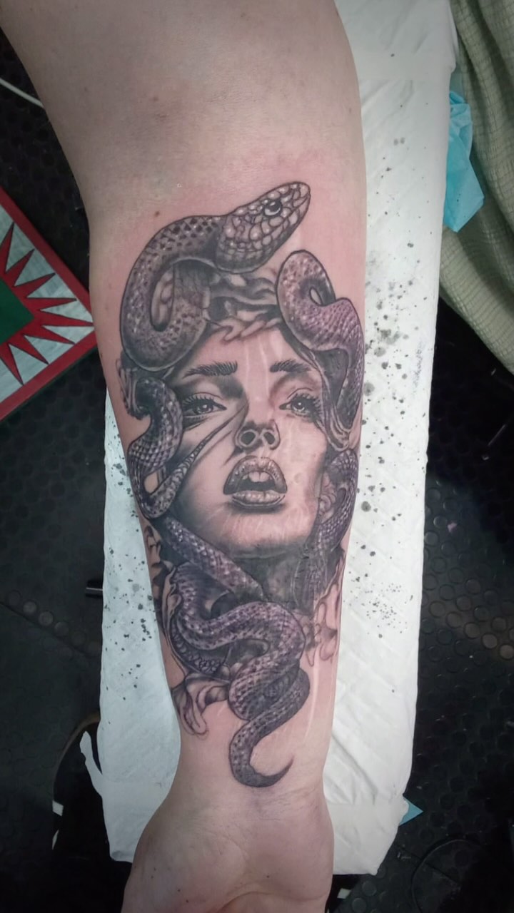 Thanks Carina. Ronnie loved doing this for you ✨
DM to book your next tattoo.
#capetowntattoo #capetowntattooartist #inkstagram #capetowntattoostudio #tattoossofinstagram #capetowntourism #tattoolove #mrluckystattoo #tattooideas #tattoo