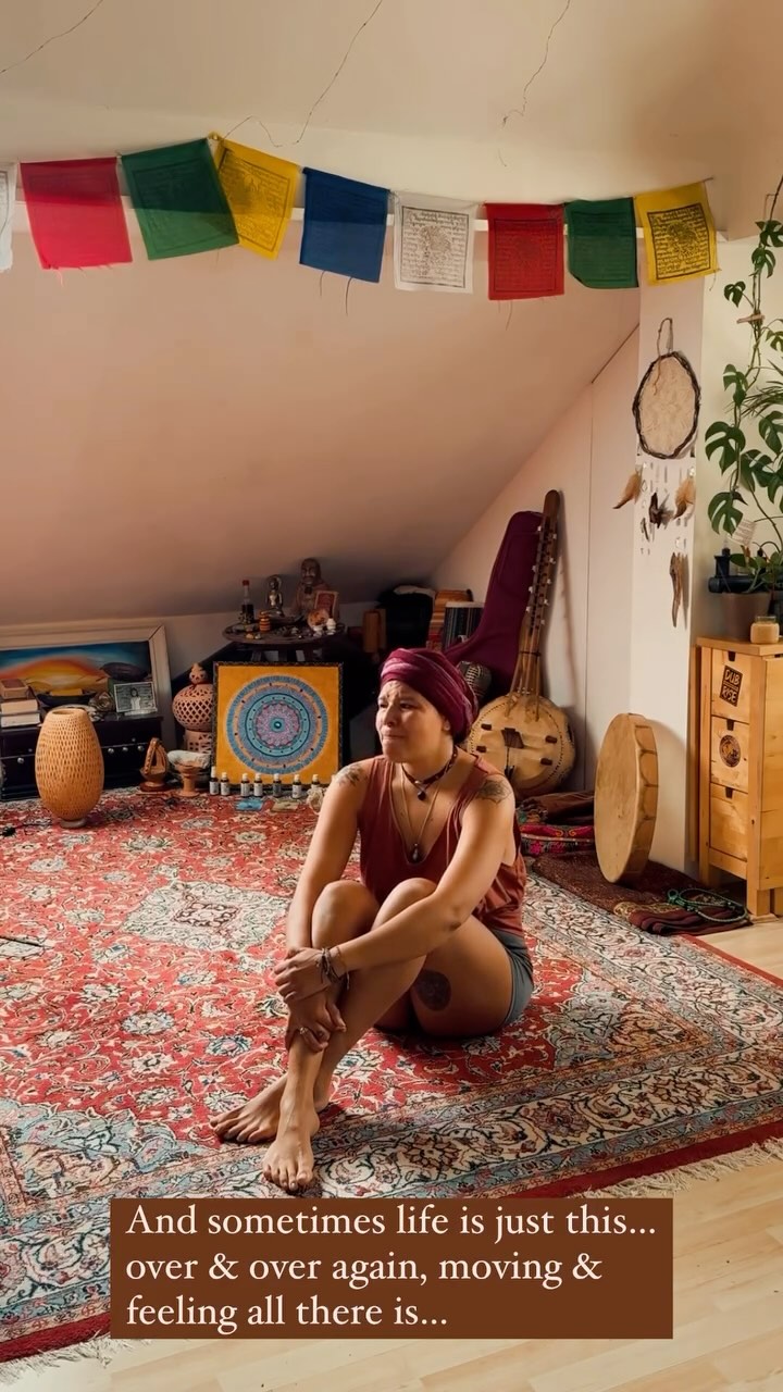 My intention was to create content, but instead, this happened...
Triggered by some intense and recurring trauma. Re-upload from my story the other day. I usually don’t share moments like this too often, but this is how I’ve been feeling inside, especially over the past six weeks. Of course, I’ve had many beautiful moments while traveling and spending time with beautiful souls and friends, but there are always two sides to a story.
If you’ve been feeling similar these past weeks, know that you’re not alone. Feel free to share your heart 🤎.
Thank you for all the love and support I received. it truly means a lot. Bless you for fighting the silent battles you don’t often talk about…
Love & a big hug,
Mayu 🤎
#medicinewoman #reallife #peace🕊️#enjoylife #love #cacao #dancingthroughlife #traumahealing #ixcacao
#soundbath #mayudelavida #mayacosmovision #ceremonialist #riveroflife #womencircle