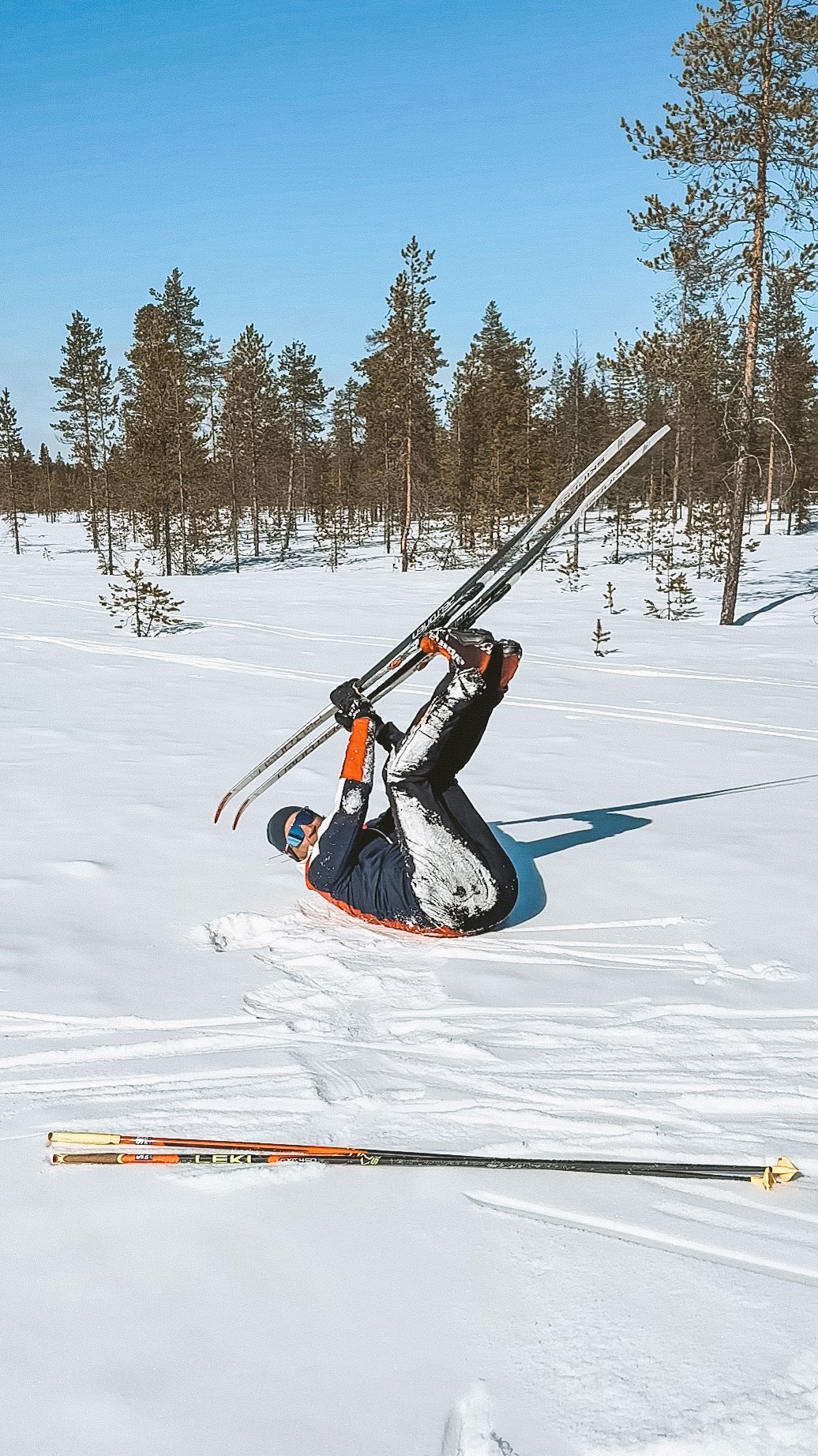 Joskus sitä tosiaan humpsahtaa nurin ladulla – kuuluu lajiin! Mun tapa nousta ylös olisi varmaan ensin vähän nauraa itselleni 😂, sitten kääntyä kyljelleen, saada sukset poikittain ja ponnistaa käsillä ylös. Entä sulla, onko joku hyvä kikka tai tyylilaji kaatumisen jälkeen? 😎
Nyt on muuten Swixin tekstiilit ja Alpinan monot -20%. 🔥
🇬🇧 Sometimes you really do take a tumble on the ski track – it’s all part of the sport! My way of getting back up would probably be to laugh at myself first😂, then roll onto my side, get the skis across, and push myself up with my hands. How about you – do you have a good trick or signature style for getting back up after a fall?😎
By the way, Swix apparel and Alpina ski boots are now 20% off! 🔥
#hiihtolatu #kaatuminenkuuluulajiin #talvitreeni #pyllähdysjanylös #swixillämennään #alpinamonotjalassa #ulkoiluniloa
#liikettätasapainolla #skifail
#fallandgetup #winterfitness #skiingwithstyle #swixstyle #alpinaonpoint #outdoorvibes
#crosscountryfun #yllaslevihiihto #sisuoutdoor