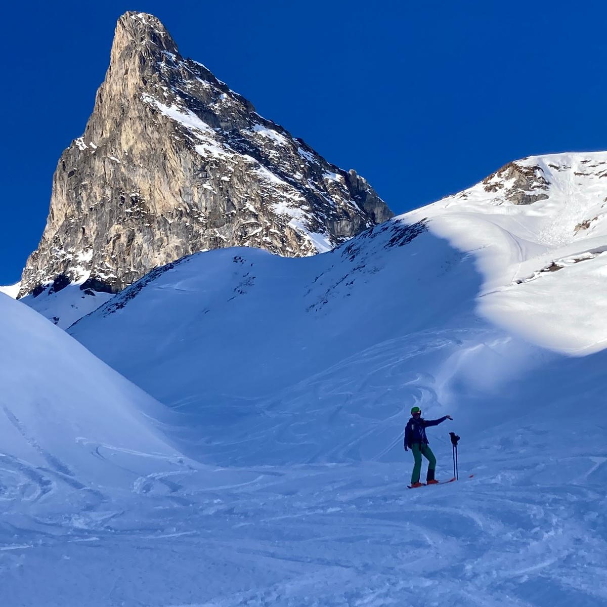Spring skiing at it‘s best☀️ But winter‘s not over yet…weather forecast looks promising for the upcoming days❄️⛷️ #arlberg #stantonamarlberg #lechzuers #unserarlberg