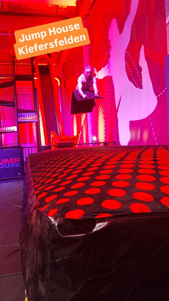 Wir wurden zur Eröffnung des neuen @jumphouse_trampolinparks eingeladen... Was sollen wir sagen? Es wartet eine Menge Spaß für Groß und Klein auf euch! Wir können euch diesen Ausflug nur ans Herz legen - auch im schönen Chiemgau gibt's mal Regenwetter😉
@jumphouse_trampolinparks DANKE für die Einladung und diese schöne Familienauszeit!
#jumphouse #jump #trampolinpark #trampolin #familienspaß #spaß #sport #dakommtmaninsschwitzen #miasengunswieda #schlechtwetterbeschäftigung #schlechtwetter #schlechtwetterprogramm #fürgroßundklein #urlaubindenbergen #urlaubaufdemsamerberg #urlaubsregionchiemsee #kiefersfelden #ferienwohnungen #ferienwohnungsamerberg #urlaubaufdembauernhof #weissnhof_samerberg #weissnhof