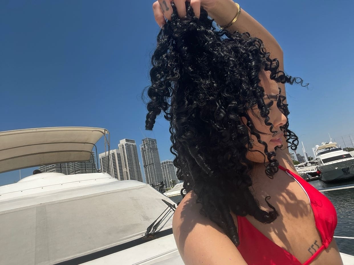 SUMMER HAIR INSPO! TOP TIER QUALITY ONLY.
The best curls for your vacay! Look how she defined her Pixie curls 😍🌊☀️