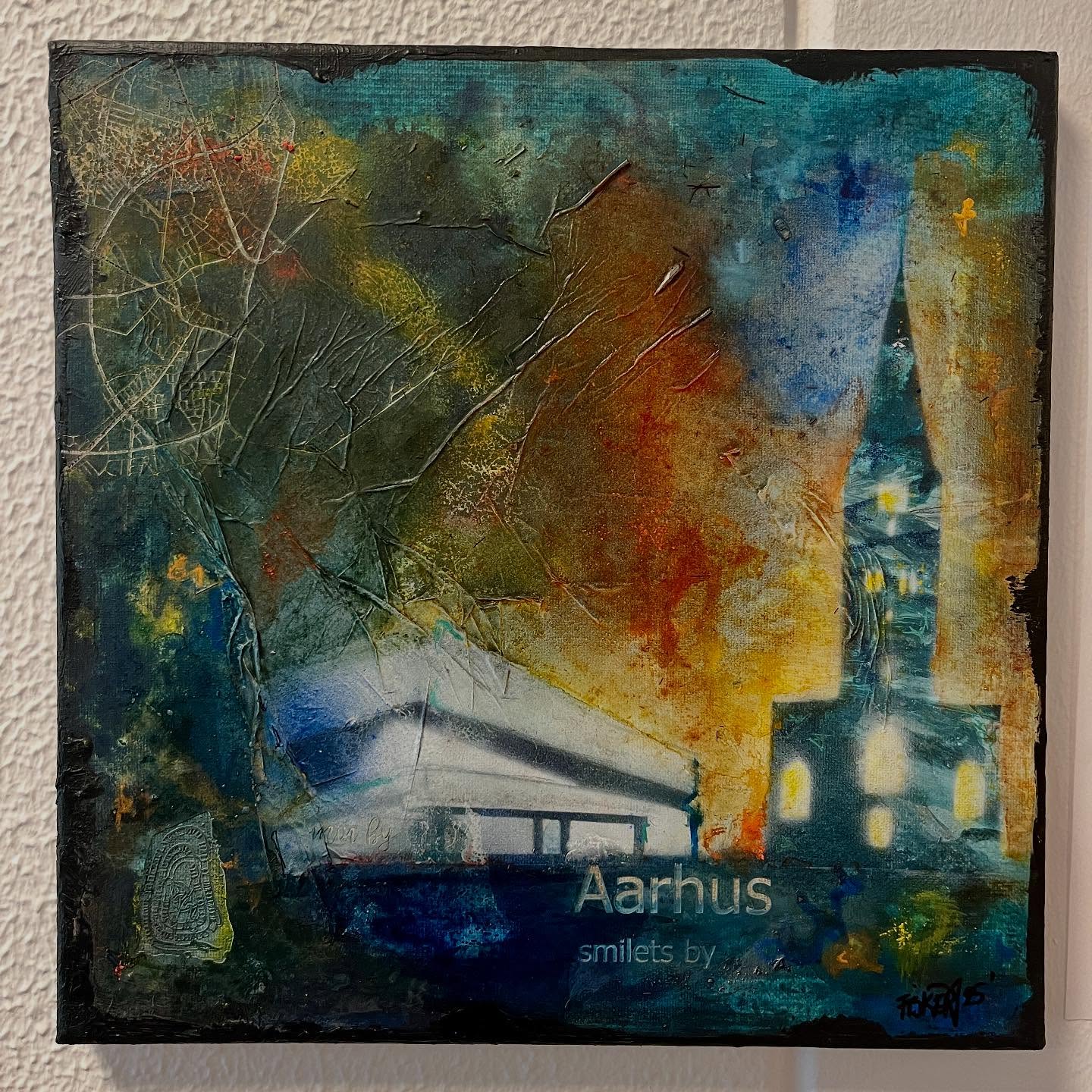 Tak for den flotte publikumskåring til ferniseringen i dag hos Folkehuset i Ankersgade🙏
Jeg er meget beæret over, at være den der vandt publikums stemmer med mit lille maleri af Århus. TAK for alle jeres stemmer🙌
Opgaven var at male @mitaarhus, og mit bud var fuld af farver og så selvfølgelig nogle af mine yndlings bygninger i vores by. Der er også let skjult vikingesymbolik, og så selvfølgelig mit ikoniske Aarhus kort i maleriet🎨
Glæder mig til at bruge den fine præmie i min yndlingsbutik #artdevoss
✨ MALERIET ER SOLGT ✨
@folkehusene.i.aarhus
@gallerifisker #mitaarhus #folkehuseneiaarhus #folkehusetankersgade #malmitaarhus
#konkurrence #fernisering #artdevoss
