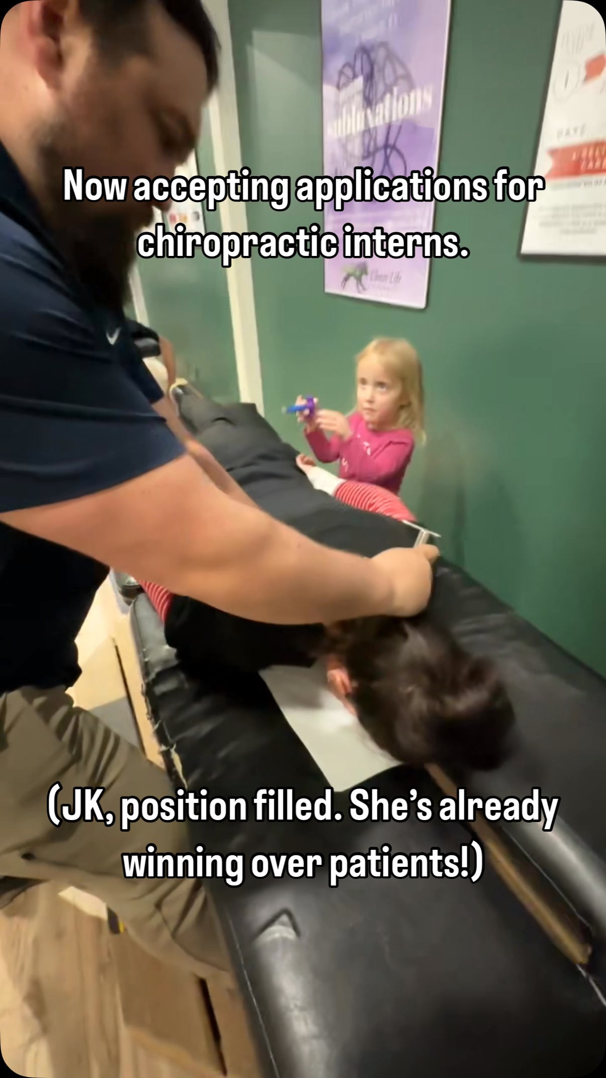 She’s not licensed (yet), but her presence brings comfort, trust, and lots of smiles.
Amy came for the adjustment, but the dynamite duo of Dr. Chase & Dr. Charlotte made it a whole experience. 💜
#chaselifechiro #pediatricchiropractic #manhattanks #familycare #startthemyoung
