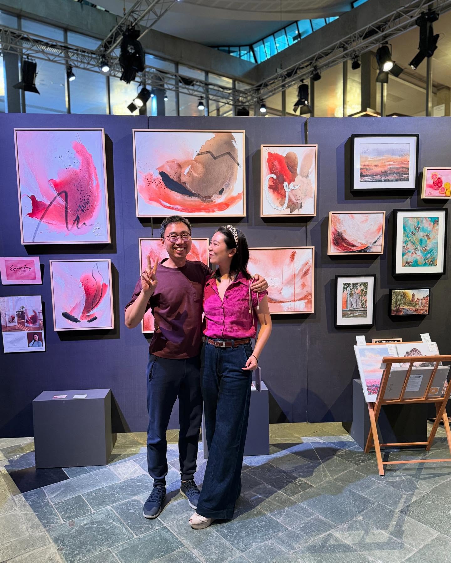 A woman came by and silently admired one of my paintings and I asked which one she was drawn to. She pointed to one and said that it reminded her of home and her mother. The nostalgic feeling of warmth, comfort and love. I got shivers just listening to her. Then I proceeded to tell her that the painting is named “Hold me” because those were the exact feelings I intended for that piece. 🥹
It brings me to tears to know that art is not just a pretty picture, it’s soo much more.
💛To share experiences
💛To bring back memories
💛To spark emotions
💛To make human connections
Although none of my original paintings found their new homes this time, I’m grateful to have met everyone who stopped by and shared their beautiful stories with me and how my art made them feel💛
Thank you to Jeanthalou and the team at @uidrotterdam for putting together this amazing show
And all the artists who also dared to share their stories.
#artexhibitions #abstractart #utrechtkunst #artrotterdam