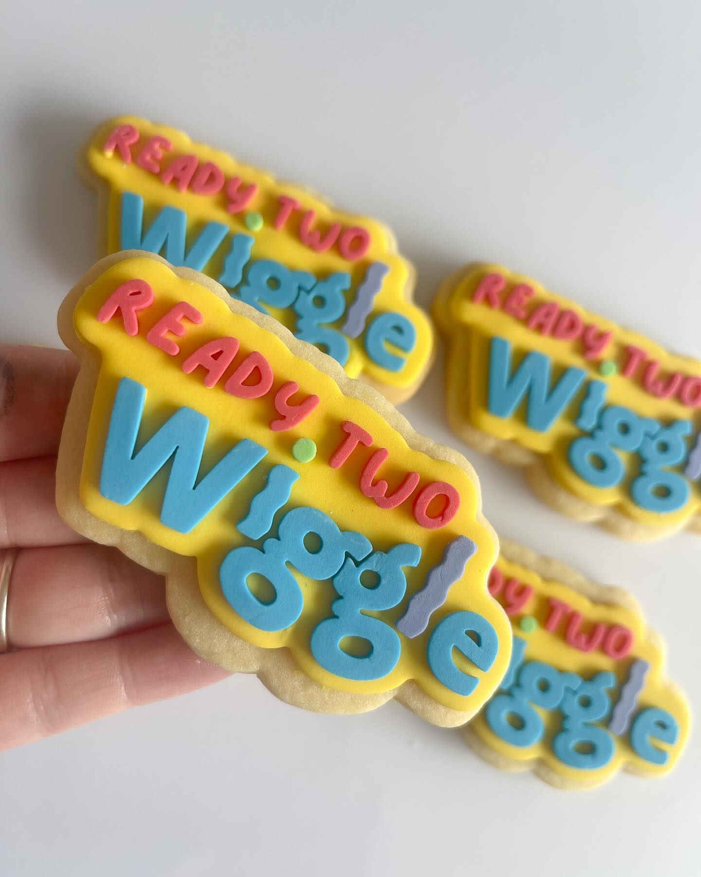 Ready TWO Wiggle! Our Wiggles collection is just getting better and better 💙💜💚💛
#stampedbyel #cookiestamps #cookieembossers #cookiedebossers #cookiesupplies #sugarcookiesupplies #fondantcookies #smallbusiness #shopsmallbusiness #alburywodongabusiness #bakingsupplies #wigglescookiestamps