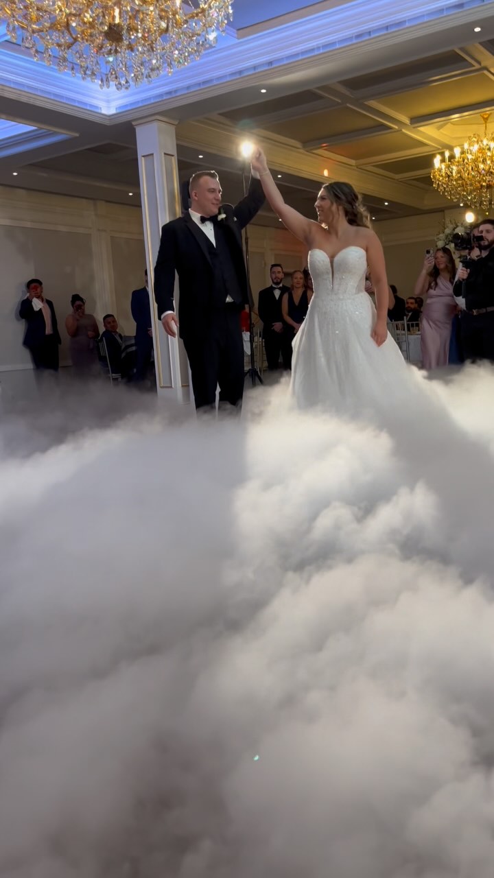 Adrian and Alessandra’s wedding at the exquisite @themillnj was nothing short of spectacular! 🌟💃 With our intelligent lighting and stunning cloud effects, we transformed the night into an unforgettable experience where guests danced through dinner and celebrated love like never before. If you want your wedding to be a lively and magical affair, we’re here to make it happen! 💖
✨ #AdrianAndAlessandra #DancingThroughDinner #TheMillWeddings #eventmagic