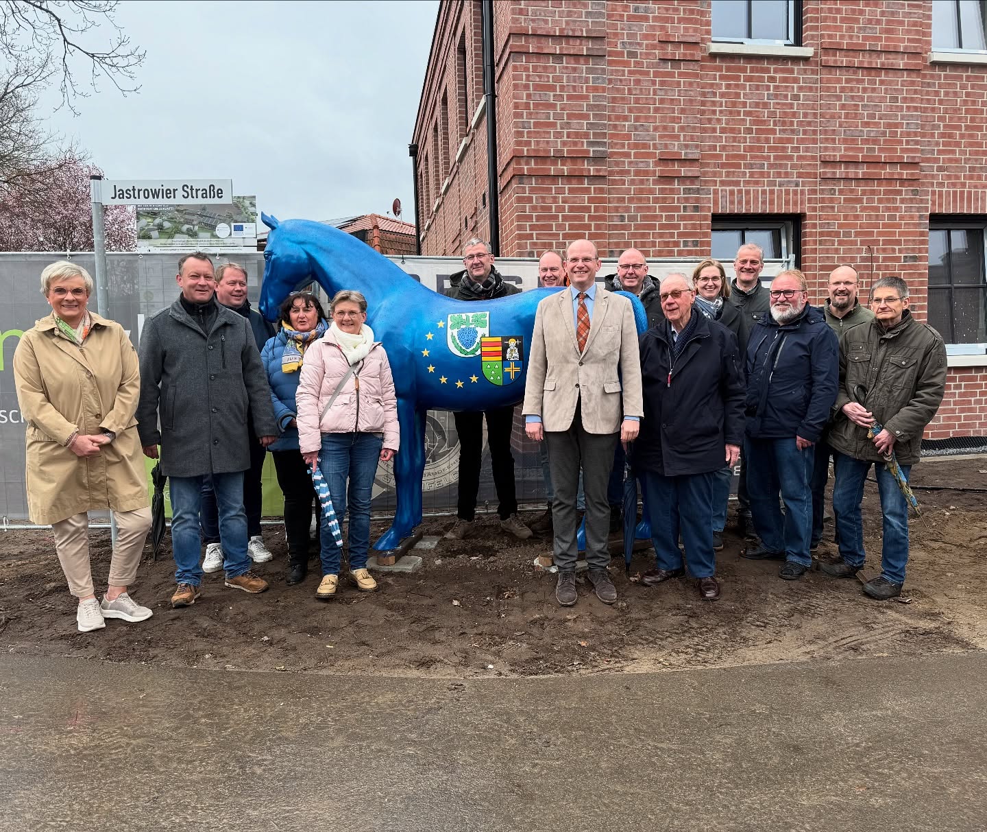 Besuch vom #Gemeinderat @gemeinde_steinfeld_oldb 🥳 Herzlich willkommen beim Tag der offenen Baustelle 🏗️
______________
#co2neutral #steinfeld #steinfeldniedersachsen #borgerdingheese #co2 #baustelle #tagderoffenentür
