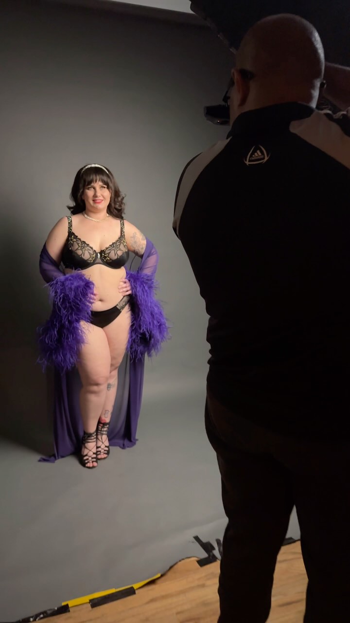 Today’s Burlesque Camera Club with all four Prop Tarts / Stage Kittens from the Kiss My Grits Burlesque & Vaudeville Festival! Here’s @tarah.rising in festiaval sponsor @jenettebras_atl and @marc_turnley_photo