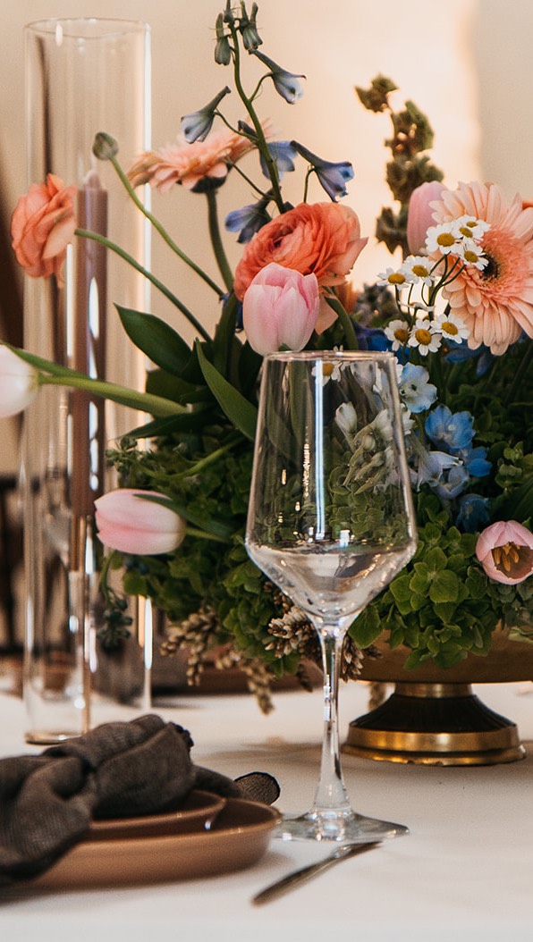 Not a day goes by with out feeling on cloud nine! Our mission is to help brides execute there table too dreams with out breaking the bank. We believe every bride should have access to a beautiful plate and goblet not just your cookie cutter package! Let’s Chat! DM us!
Tabletop rentals and design: @gabznglitzevents
Florals: @serenity.and.company
#tabledesign #tabletopdecor #magnoliaplates #femalebusinessowner #wedding #smallbusiness