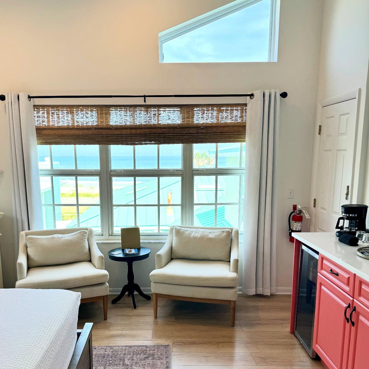 Welcome 18 That ocean view never gets old—wake up to waves and sunshine in Suite 2! Ready for your spring escape? Book now and soak in the beauty.
#islandcottageinn #visitflagler #flaglerbeach #summertravel #travel #traveldestination #traveldestinations #beach #beachvacation #boutiquehotel #floridabeach #instatravel #instatraveling #travelphotography #oceanside #seaside #travelgram #boutiquehotels #sunnyday #beachvibes #poolside #spring #springescape