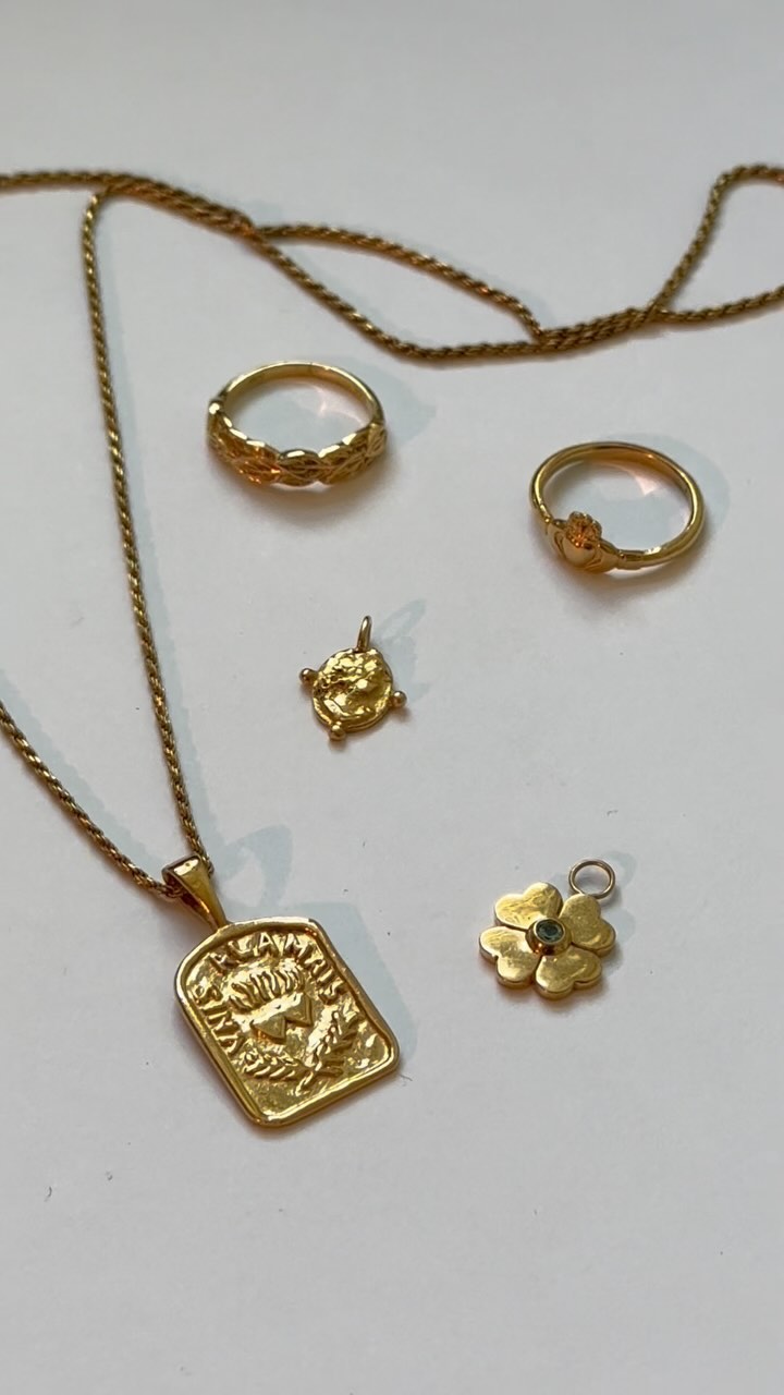 Your jewelry deserves a spring refresh too! 🌟✨
Bring it in for a polish and a fresh 14k gold plating—let’s make it shine like new! #SpringGlow #GoldPlated #polish #rejewel #vergulden #fyppppppp #goudsmid