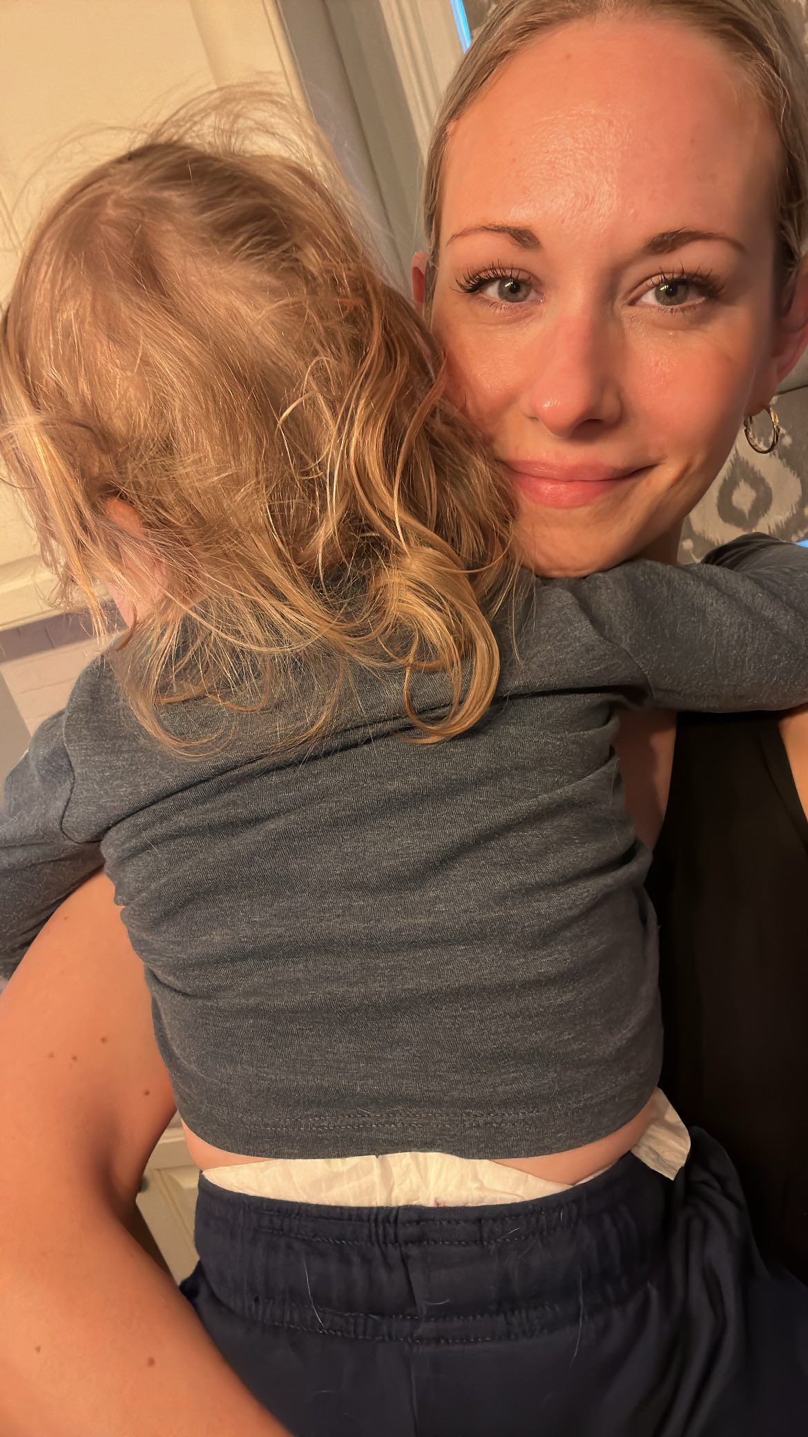 Short answer: I don’t always.
Long answer: It looks like this 👆 A few sets between snacks, goofing around, snuggles, and sibling refereeing. Some days it’s a full workout. Other days, it’s a couple exercises and a toddler climbing on me like a jungle gym.
What’s changed since having kids?
➡️ Less focused time
➡️ More interruptions
➡️ WAY more flexibility (in every sense 😂)
But here’s what’s helped:
💡 Include them when you can. It won’t be perfect, but it’s movement, and it teaches them that taking care of your body matters.
💡 Lower the bar. This was the hardest shift for me. I used to chase PRs and structured programs. Now? It’s all about consistency. A short, messy workout still counts. Something is always better than nothing.
💡 Make it work for this season. Early mornings, nap time lifts, or a few squats while they scooter in the driveway, it’s all valid. And as much as this reminder breaks my heart every time I think of it: they won’t be little forever 💔
💡 Let go of all or nothing. Progress might be slower, but you’re still moving forward.
To the moms squeezing it in where they can: You’re doing it. And that’s more than enough. ❤️
#momlife #fitmom #momswholift #runnerswholift