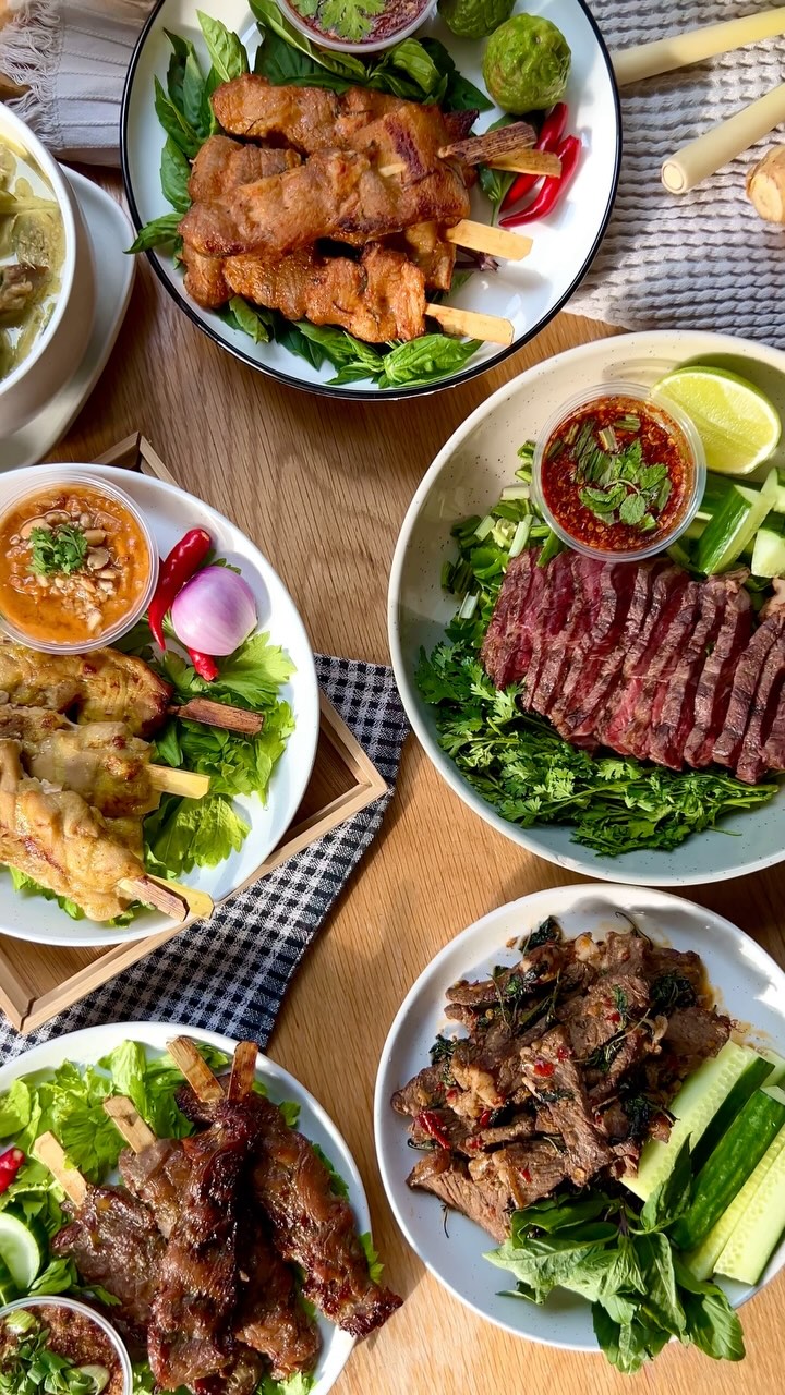 We're serving up happiness faster than you can say "Sawadee-licious!" From Fraser to King Edward, we're bringing the heat (and the sweet). Ready to turn your Tuesday into a Thai-day? Order now! 🥡🛵
Here are some of our popular menus:
✨Pad Thai (Pork / Chicken / Beef)
✨Green Curry (Chicken / Beef)
✨Red Curry (Chicken / Beef)
✨Grilled Pork Skewers with Sticky Rice (4 pieces)
✨Tom Yum Soup
✨Garlic Dry Mixed Noodles
✨Dry Mixed Noodles
✨Shrimp paste Fried Rice
✨Banana Blossom Salad (Seafood / Salted Egg)
✨Satay Skewers with Sticky Rice (4 pieces: Pork / Chicken / Beef)
✨Thai BBQ Wings (6 pieces)
✨Thai Coconut Galangal Soup
And don't forget our Thai milk tea – it's tea-lightful! Or try our tamarind juice for a sweet and sour sensation. 🍹
🧡 Open daily 9am - 8pm. Delivery around Vancouver. DM to order! 🧡