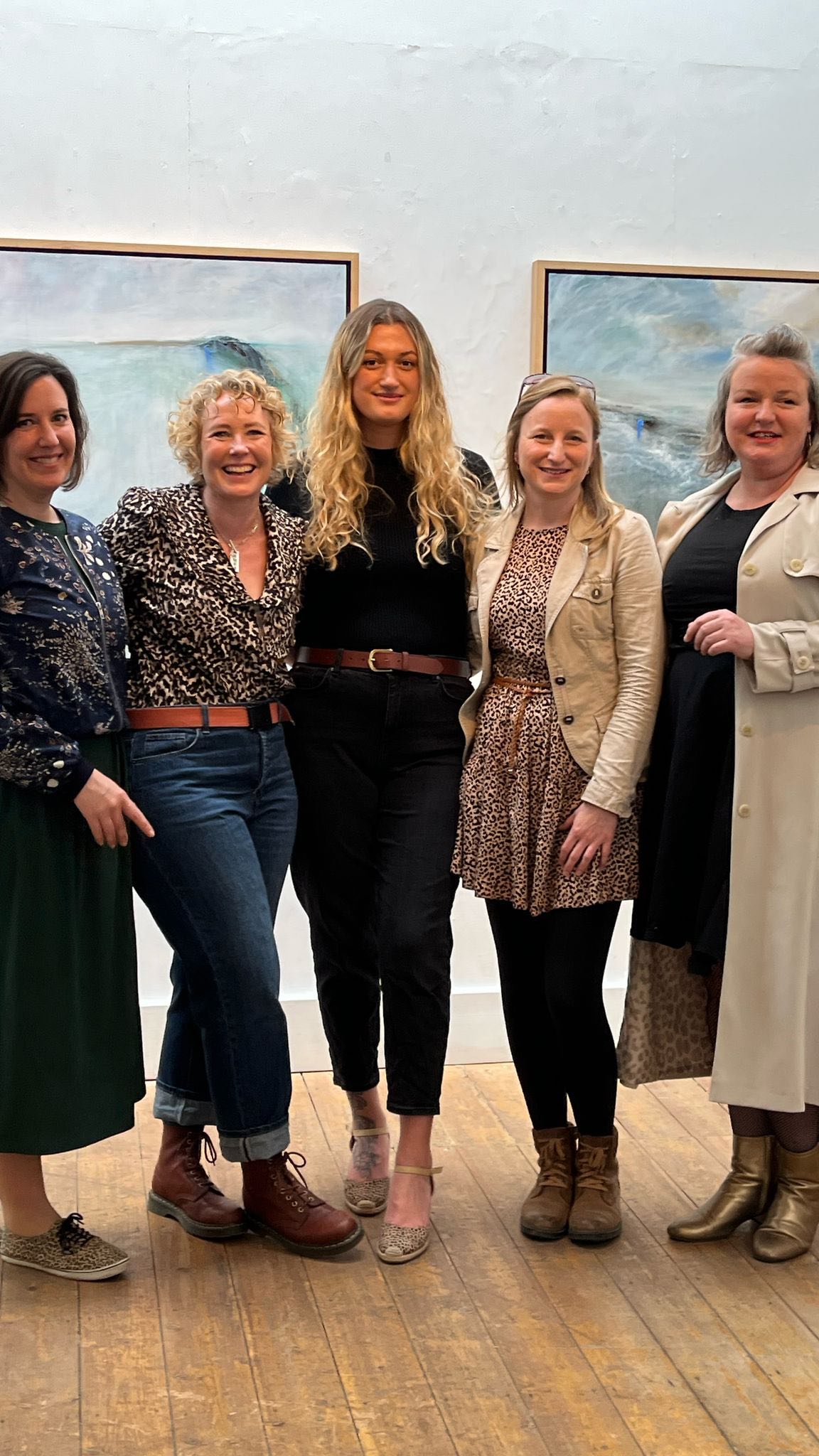 ✨ Thank You! ✨
A huge thank you to everyone who came to the private view of Outside Being at @plougharts today! It was so special to share the space with you all, surrounded by beautiful conversations and heartfelt connections.
It’s been a joy to exhibit alongside the incredibly talented @emj_artwork, @josephine.prints, and @amyjobesart @chocolate.clare as part of the Rising Tide Collective. I’m also so grateful for the opportunity to share a glimpse of my new collection, Whispers of Twilight, for the first time.
If you weren’t able to make it, the exhibition is open until 5th April, so there’s still time to visit.
Thank you once again for all your support — it truly means the world.
With love,
Rachel
#BeingOutside #OutsideBeing #WhispersOfTwilight #RisingTideCollective #PloughArtsCentre #DevonArt #ArtExhibition #NatureInspiredArt #ThankYou #Grateful #NorthDevonArtist