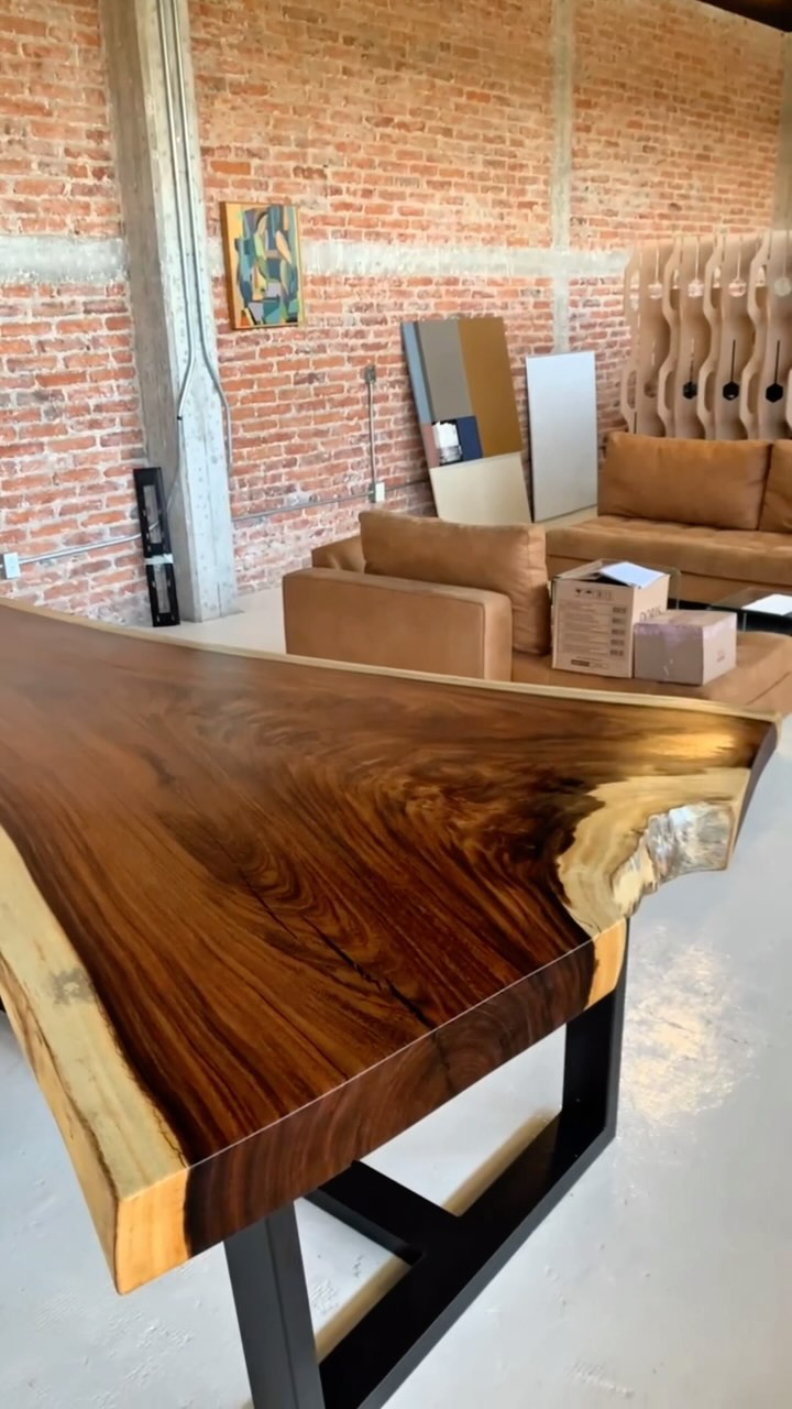 El arte de madera y el metal ⚒️ Así creamos esta mesa de parota desde cero 🪵🤩
Mándanos DM para cotizar la tuya
.
.
.
#parota #parotadesign #mesadeparota #diseñoindustrial #diseñodeinteriores