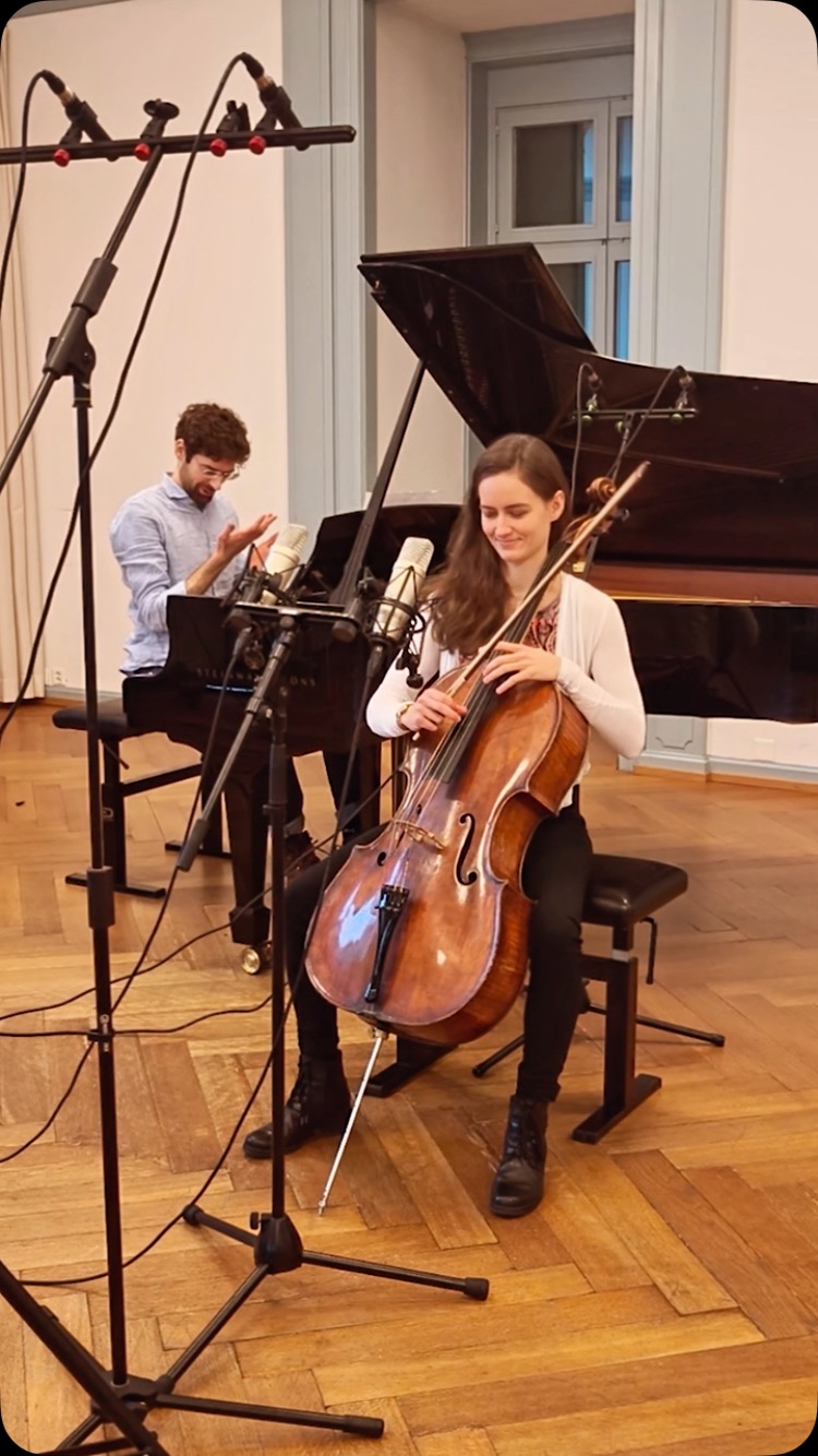 Excerpt from Schubert‘s „Nacht und Träume“ D.827
Recorded at the ZHdK in Zurich.
#music #recording #celloandpiano #schubert #lovemusic #chambermusic #classicalmusic #schubertnachtundträume