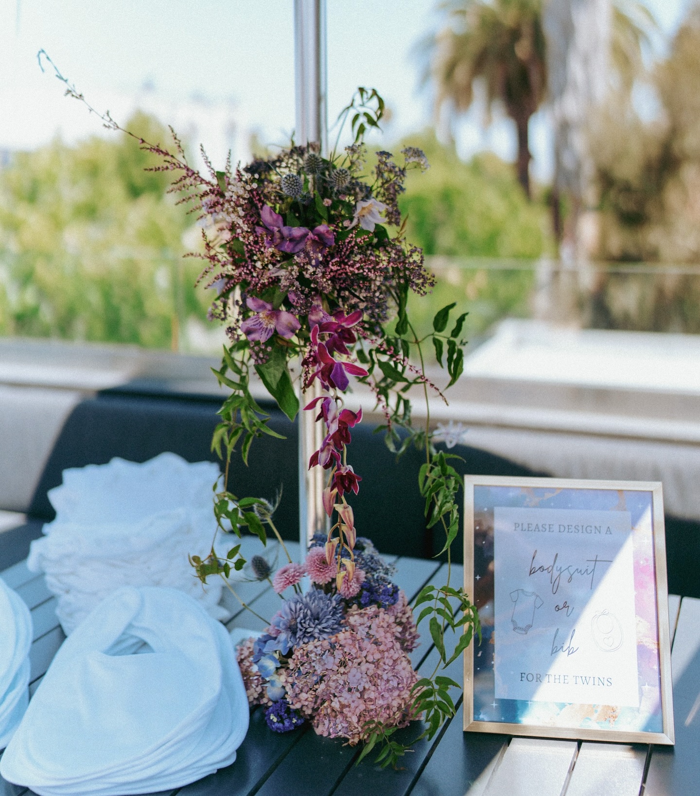 Umbrella posts don’t have to be an eyesore 🌿🌸 We love getting creative with @lwf_kezsinoro ✨