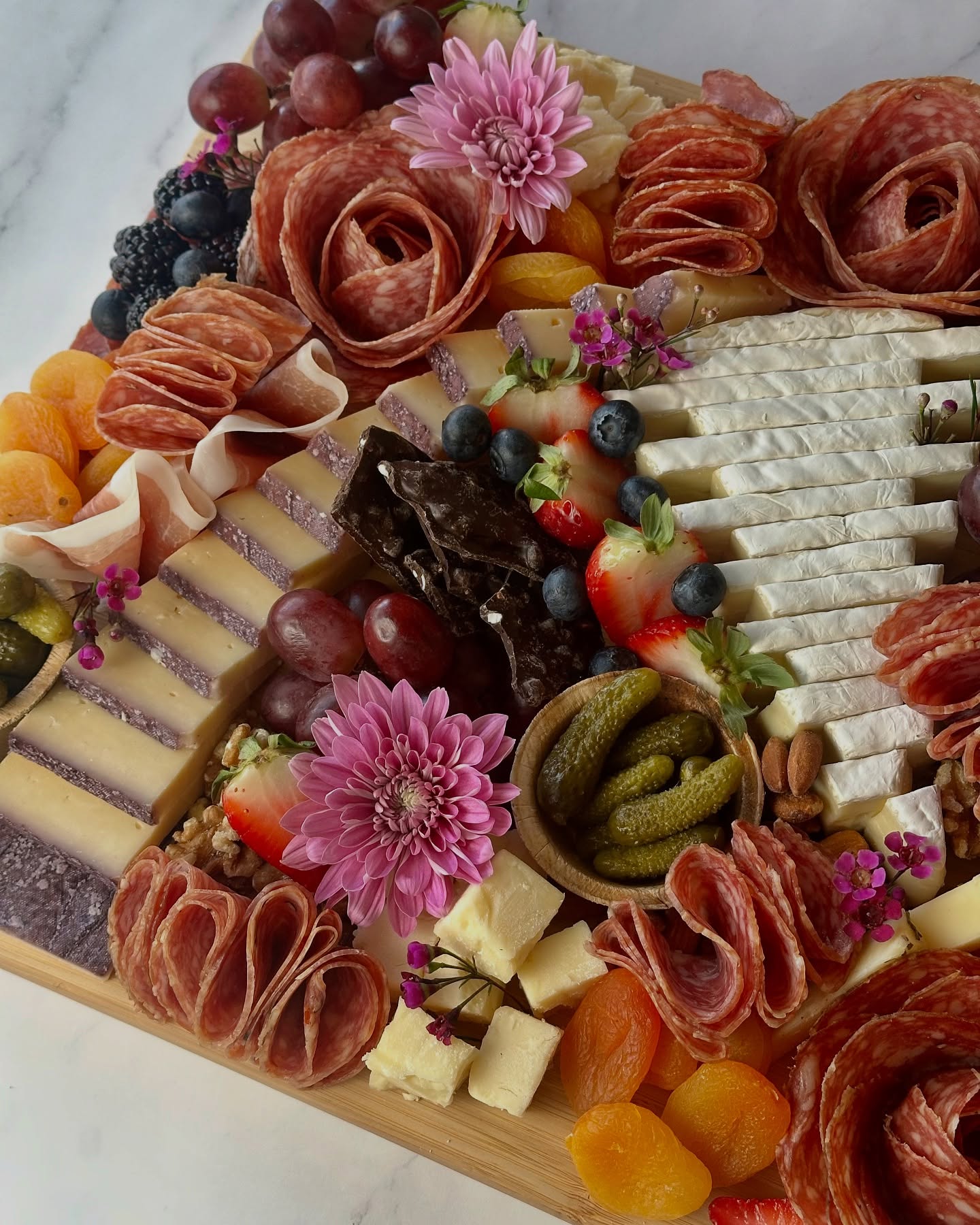 Here’s a look at some of our recent orders! Juggling work, charcuterie, and Instagram—while preparing for our baby girl’s arrival—has been no easy feat, especially in the third trimester. The exhaustion is real, but so is the excitement! We can’t wait to hold our little one soon. 🥰
#charcuterie #charcuterieboard #charcuteriecups #cheese #cltsmallbusiness