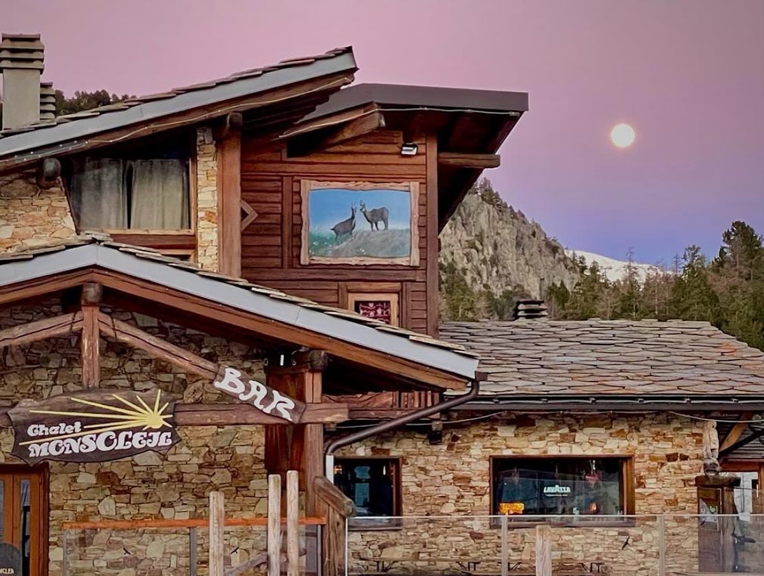 ❌CHIUSURA STAGIONALE❌
Siamo arrivati alla fine di un’altra grande stagione. Oggi chiudiamo e ci teniamo a ringraziare chi ci ha scelto e supportato ma anche chi ci ha messo in difficoltà, perché ci ha offerto la possibilità di migliorare.
Un sentito ringraziamento ai ragazzi di @apresskimontiluna che ci stanno aiutando ad arrivare dove non sapevamo di voler andare ❤️
Torneremo, come sempre, nel pieno dell’estate e intanto ci godiamo la primavera.
Buona vita, buon viaggio e ancora GRAZIE.
Lele e Giulia.