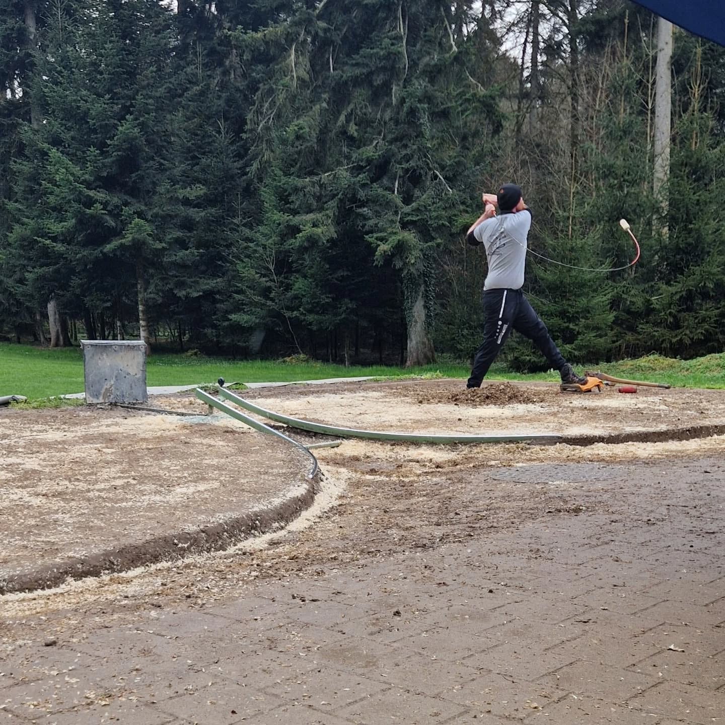 Die Generalprobe ist geschafft! Gestern absolvierten wir unser letztes Wettspiel vor dem Meisterschaftsstart. Der morgendliche Regen verzog sich pĂŒnktlich zum Spielbeginn, und wir konnten die Partie weitgehend trocken bestreiten.
Besonders stolz sind wir darauf, dass wir mit nur 14 Spielern das Ries sauber hielten â eine echte Teamleistung! GlĂŒckwunsch an Urtenen zum verdienten Sieg.
Nun richten wir den Fokus auf nÀchste Woche: Der Meisterschaftsstart gegen Biglen-Arni steht an!
MVP: Gasche Alexander
#Hornussen #Obergerlafingen #HGO