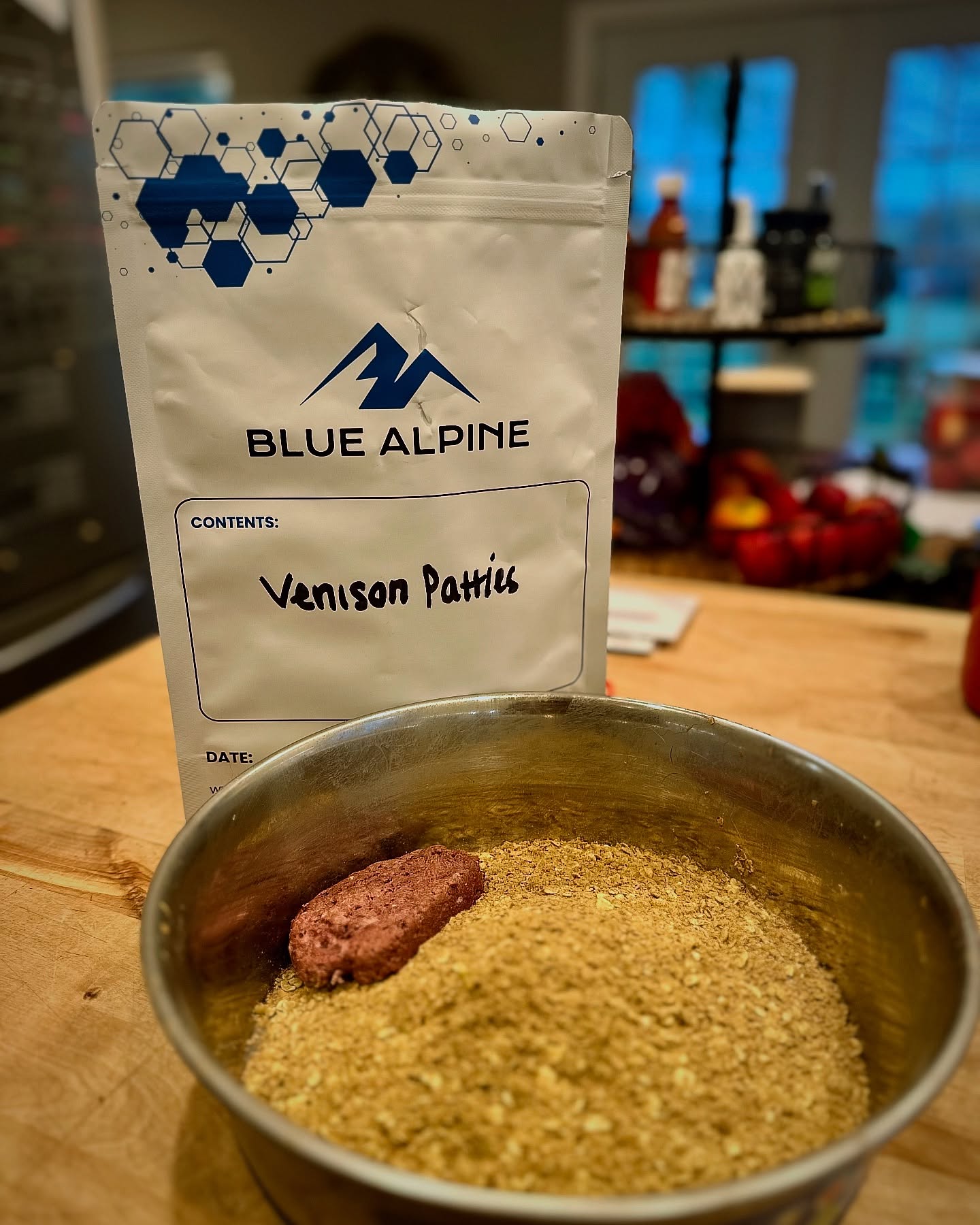 Just used the last of our freeze dried venison! It has made feeding Sven so easy. Just add it to his @volharddognutrition and add water to bring the meat back to life! Looks like we need to get another batch going 🙌 We LOVE our @bluealpinefreezedryer
#freezedried #dogfood #volharddognutrition #homemade #dogsofinstagram