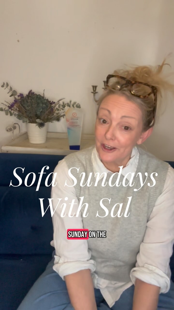 Sofa Sundays with Sal! To wrap up my March discussions on decluttering where I answer your questions, I have went to a topic that many of you struggle with. How to keep a play room / kids room tidy! 🎨
#declutter #organise #discussion #declutterme #declutteryourlife #playrooms