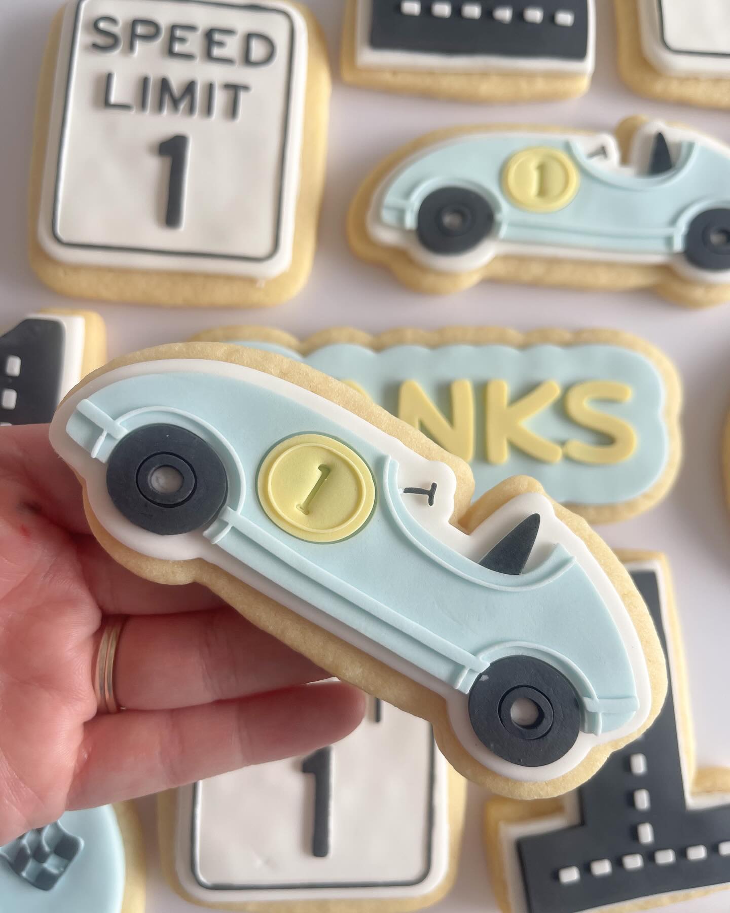 Fast ONE 🏎️🏁
#stampedbyel #cookiestamps #cookieembossers #cookiedebossers #cookiesupplies #sugarcookiesupplies #fondantcookies #smallbusiness #shopsmallbusiness #alburywodongabusiness #bakingsupplies