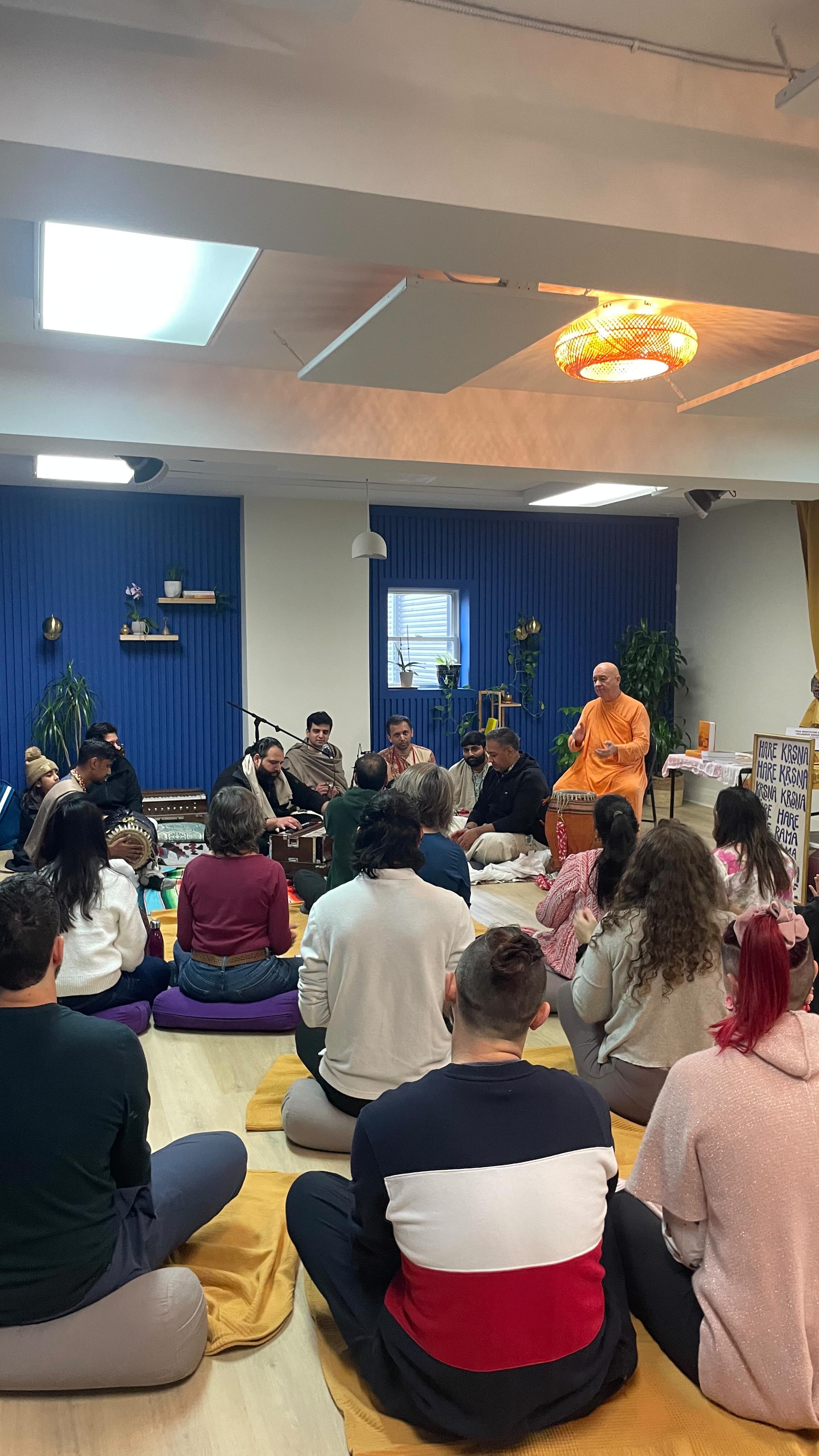 This past Sunday, our hearts and voices came together in a beautiful offering of Kirtan & Community 🎶💛. A huge thank you to everyone who joined us—chanting, sharing energy, and celebrating in the universal languages of music and food.
🌿 Gratitude to:
🙏 Bhaktimarg Swami for his wisdom & presence @thewalkingmonk
🎶 Toronto Kirtan Mandali & Krishna Consciousness Family for leading us in divine chants @torontokirtan @kc_family108
🌟 Hamilton Bhakti Yoga Community for organizing these monthly gatherings @hamiltonbhaktiyoga @_krsnakaladas_108_
👩🍳 Our incredible chefs for nourishing us with a delicious vegetarian meal
Kirtan is more than music—it’s a practice of devotion, unity, and joy. Singing together lifts the spirit, food nourishes the body, and community supports the heart.
✨ Join us next month! ✨
🗓 Next Kirtan: Sunday, April 27th
⏰ 2 PM - 4 PM
💛 Free to attend | Includes Kirtan, a Bhakti Yoga talk & a meal
🔗 Register via Eventbrite so we can prepare food accordingly! *link in bio*
#Kirtan #BhaktiYoga #KrishnaConsciousness #YogaCommunity #HamiltonYoga #MantraMeditation #ChantAndBeHappy #YogaJourney #CommunityGathering #DevotionalMusic #SoHamStudio #VedicWisdom