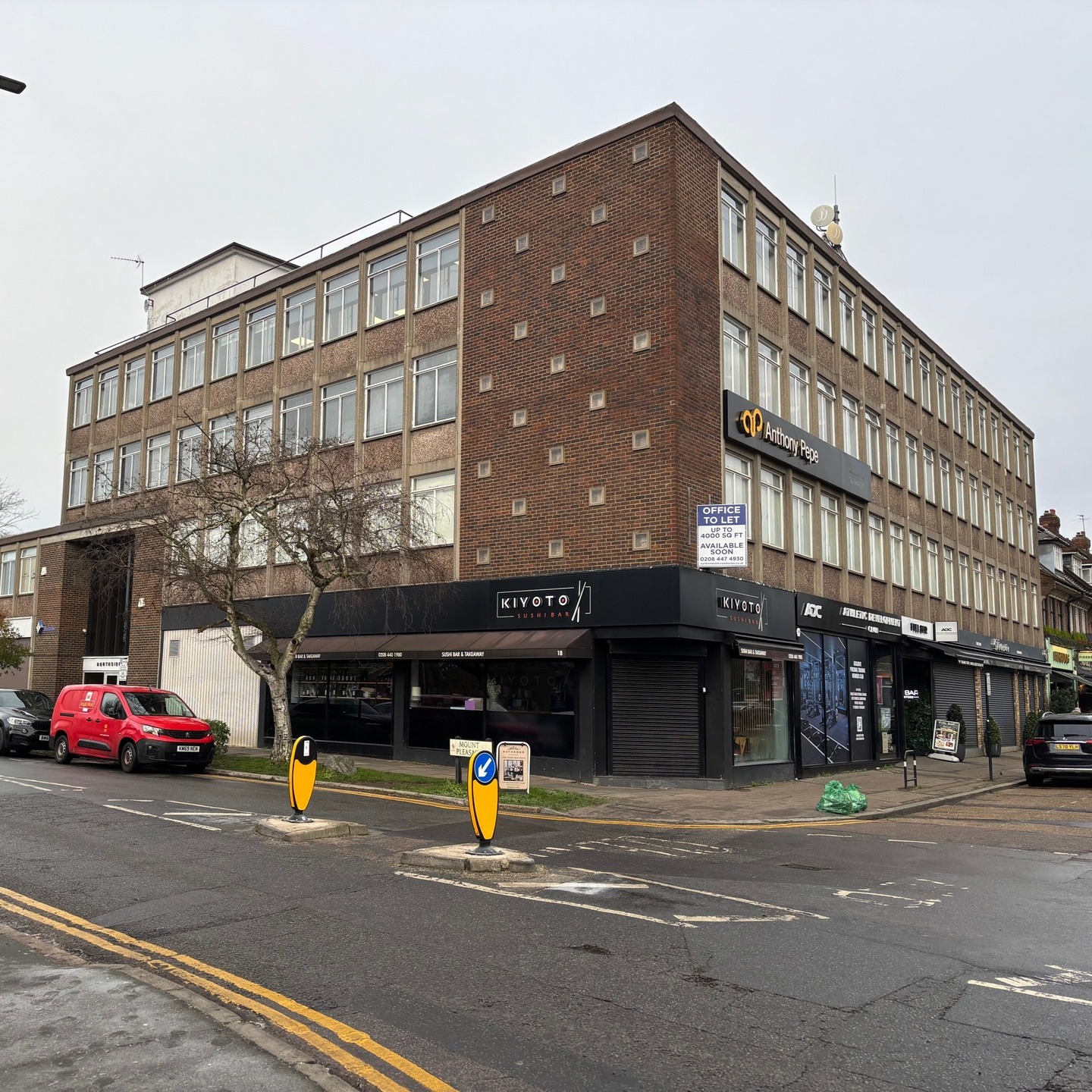 New Instruction!!
Northside House, Mount Pleasant, Cockfosters, EN4 9EB
The Premises comprise self contained offices arranged on the first floor of this modern office building with parking, split up to provide various private and general partitioned office areas including a boardroom. The offices are in good decorative condition fully carpeted with air conditioning and heating.
3,353 Sqft (311 Sqm)
To Let
#cockfosters #office #commercialproperty