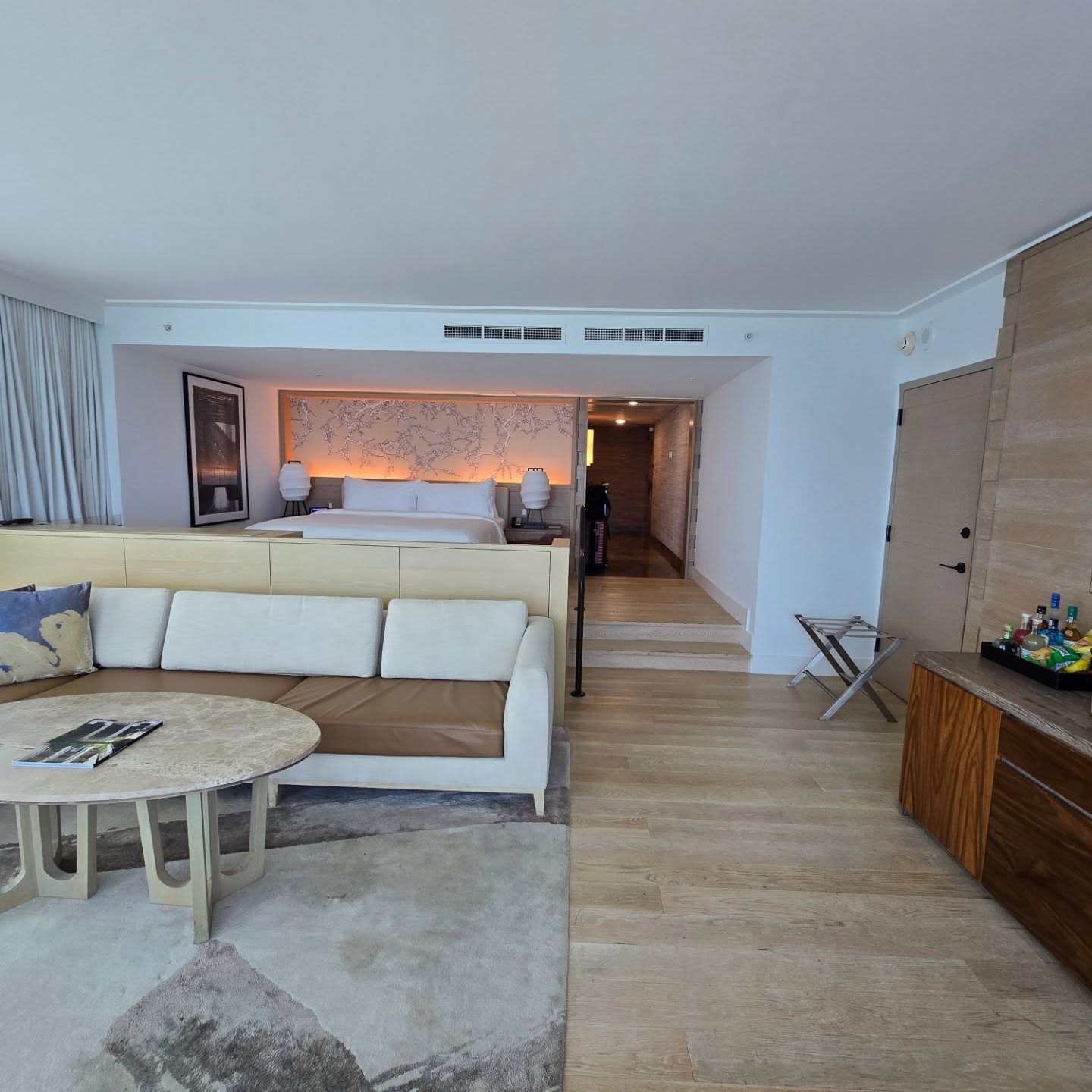 Gift of experience- @nobumiamibeach oceanfront room with wide balcony✨ Their Pina Martini at the bar while Tanoshi hour (Happy hour) was just so good. The robe from @kassatexnewyork is my fav❤️
#TrulyGoodGifts #GiftOfExperience #LuxuryEscape #BeachfrontDream
#oceanfrontluxury #TreatYourselfOrThem
#GiftingMemories #WhereLuxuryLives
#ViewsWorthGiving #本当に喜ばれるギフト
#贅沢な体験をギフトに #ご褒美ステイ
#海の見えるホテル #ノブホテル
#マイアミ旅行 #ラグジュアリー体験
#思い出を贈ろう