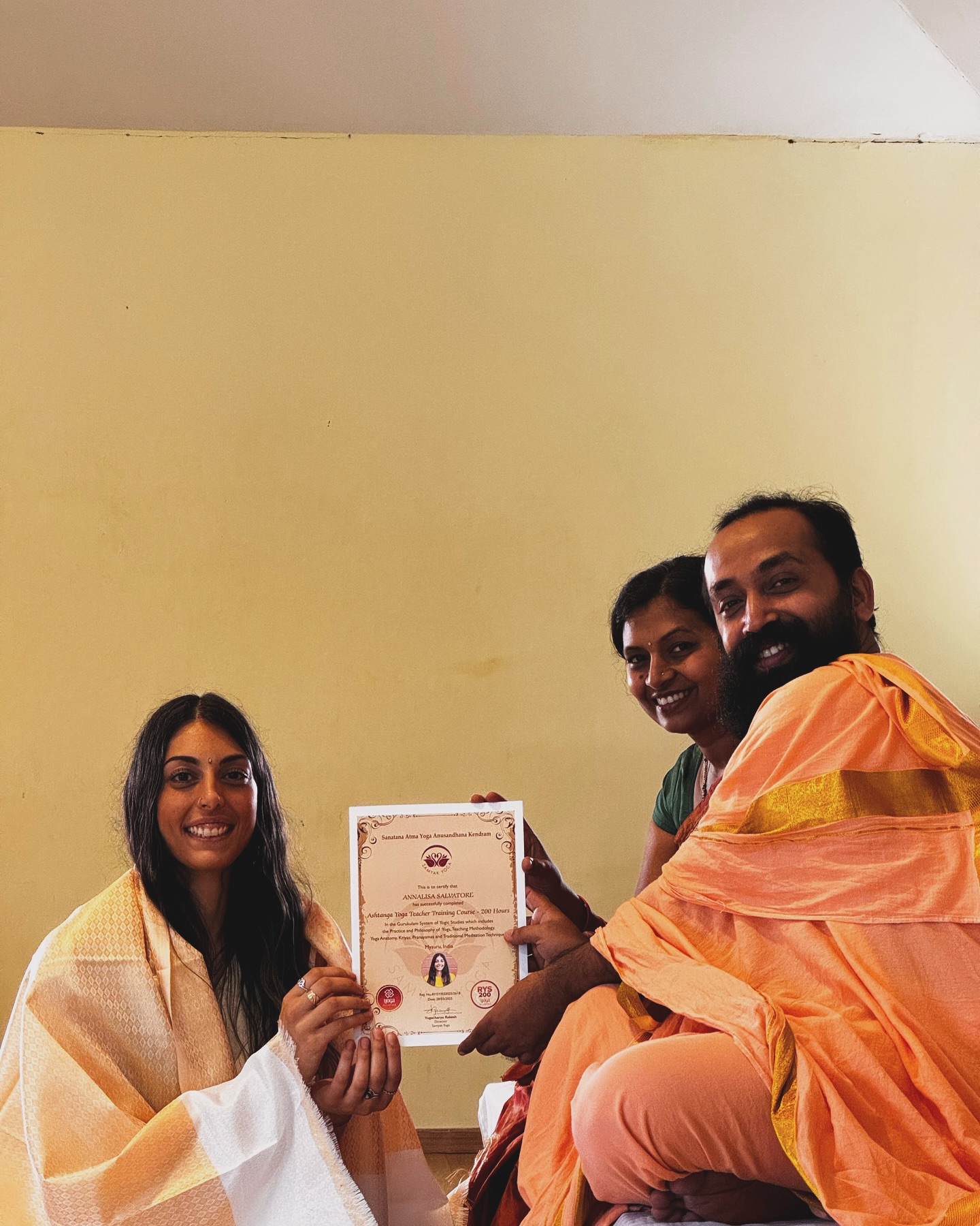 What an amazing journey with the most amazing people & yogacharyas @samyakyoga. I am forever grateful to all the acharyas @yogacharyarakesh @yogadhvadarshi @iamjayacharya @yogacharya_siddappa for teaching us so beautifully and sharing your knowledge and wisdom and to @drmeghanarakesh for her Āyurvedic wisdom. What an experience. Leaving feeling inspired by my teachers & fellow students. Love & light to you all❤️✨
#yoga #ashtangayogateachertraining #mysore #india #yogacharyas #samyakyoga #ashtangavinyasayoga