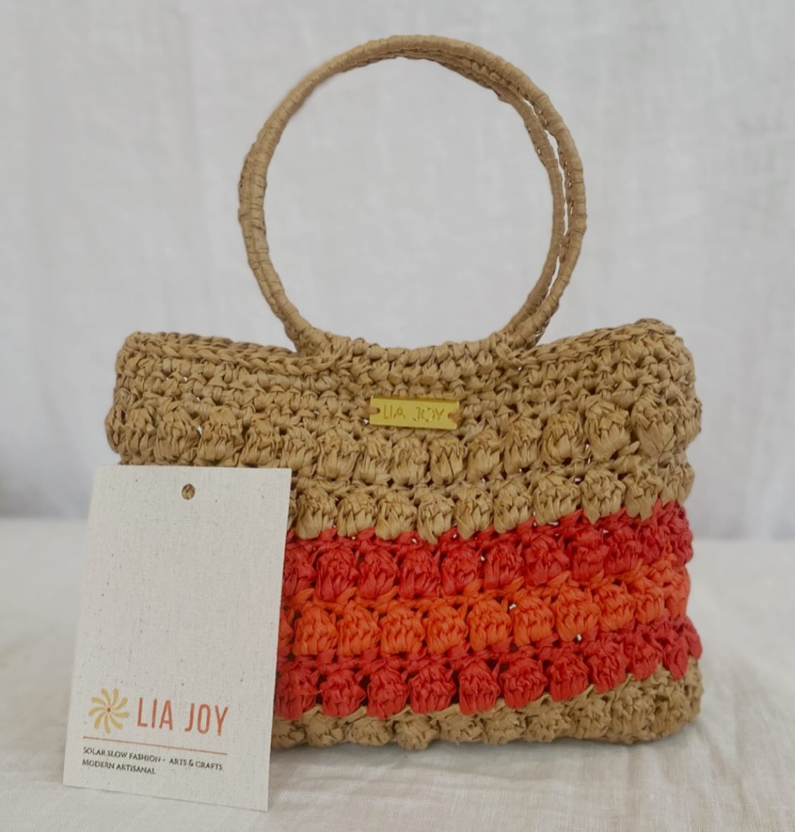 After the beach, let’s go out, have a drink, dance…. and this is the perfect bag for ☀️🌅🌞
MAYA, available in many colors.
Edition limitée. One piece.