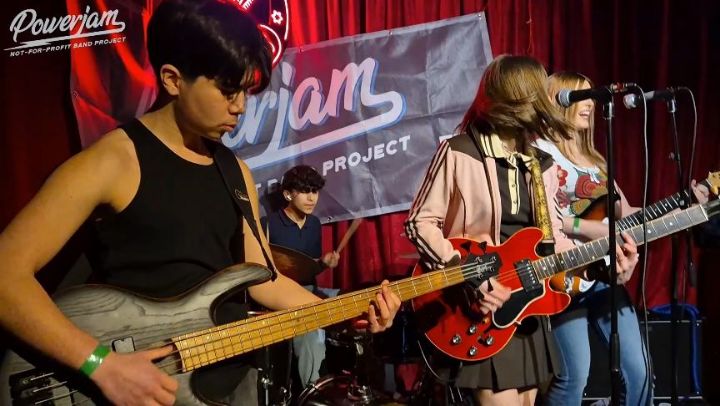 Final part of Powerjam Sold Out event @ram_jam_records !! Feat. Onda video + swipe for photos of all the Powerjam bands that performed that day!
Thank you @_aftermind for the awesome multitasking and, of course, Ramjam!
Video credit: @qmotivejay & Powerjam
Photo credit @cats.astro & Powerjam
#powerjambandproject #ramjamrecords #kingstonuponthames #Kingston