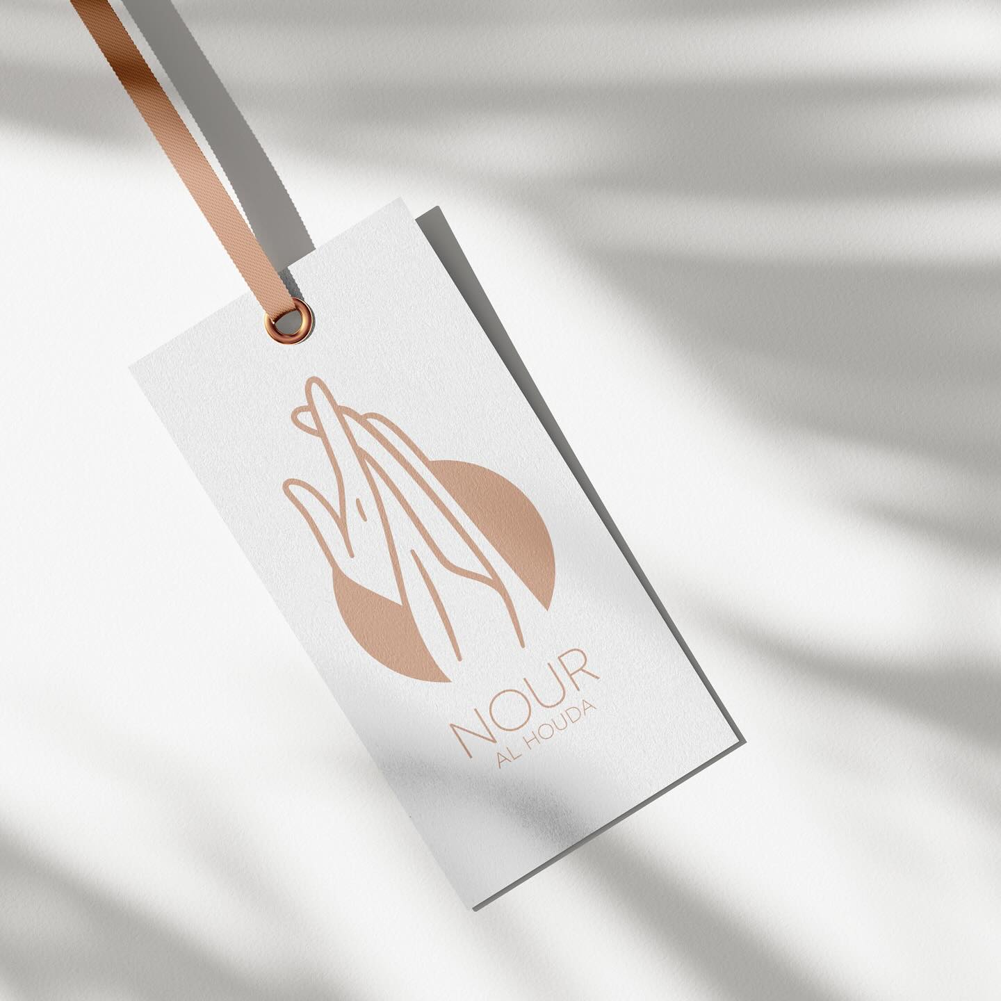 || IDENTITÉ VISUELLE ||
Découvrez davantage de visuels de la marque de Jilbab en tissus naturels de qualité « Nour Al Houda ».
Vous aussi vous aimeriez créer une image de marque forte et pleine de sens pour votre projet ?
Contactez-moi ! En discuter ne vous engage à rien et peut vous permettre d’y voir plus clair.
Je serais ravie de vous accompagner dans cette étape importante et cruciale pour la réussite de votre entreprise.
À bientôt !
________
Histoire de charmer l’algorithme: logo, identité visuelle, branding, graphiste, image de marque, communication visuelle, entreprise, auto-entrepreneur, petite entreprise, boutique
#identitevisuelleentreprise #logoprofessionnel #designdemarque #creationdelogo #branding #imagedemarque #graphicdesign #graphiste #graphistefreelance #brandidentity #identitevisuelle #logo #logodesigner #entrepreneur #entrepreneuse #petiteentreprise #monentreprise #autoentrepreneur #brandidentity