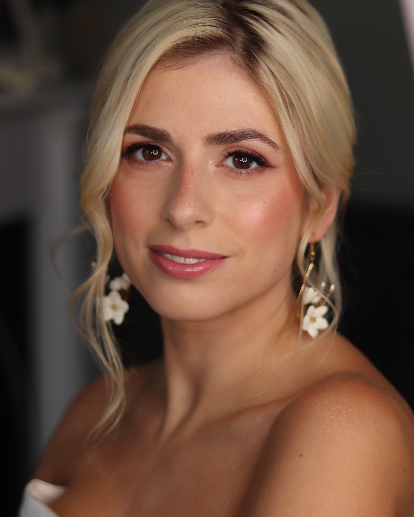 Classy & timeless bridal hair and makeup. ✨
Though this was a content shoot, the beautiful Kirby then booked me for her wedding day happening later on in the year. Sometimes people are just meant to come together in life & I’m so excited to create another look on this absolute stunner. 🤍
Wearing a beautiful pair of floral earrings from @alabaster.dream & veil @davidsbridaluk .
🤍 Hair, Makeup, Photography @kerry_hairandmakeupartist
🤍 Floral Earrings @alabaster.dream
🤍 Veil @davidsbridal
#bridalmakeup #bridalmakeupartist #weddingmakeup #bridalmua #bridalmuabirmingham #midlandsweddingsupplier #destinationmua #destinationmakeupartist #solihullmua #muasolihull #bridalhairstylist #weddinghair #bridalportrait #bridalmakeupinspo #weddingmakeupinspo #weddingmakeup #birminghambridalmakeup #westmidlandsmua